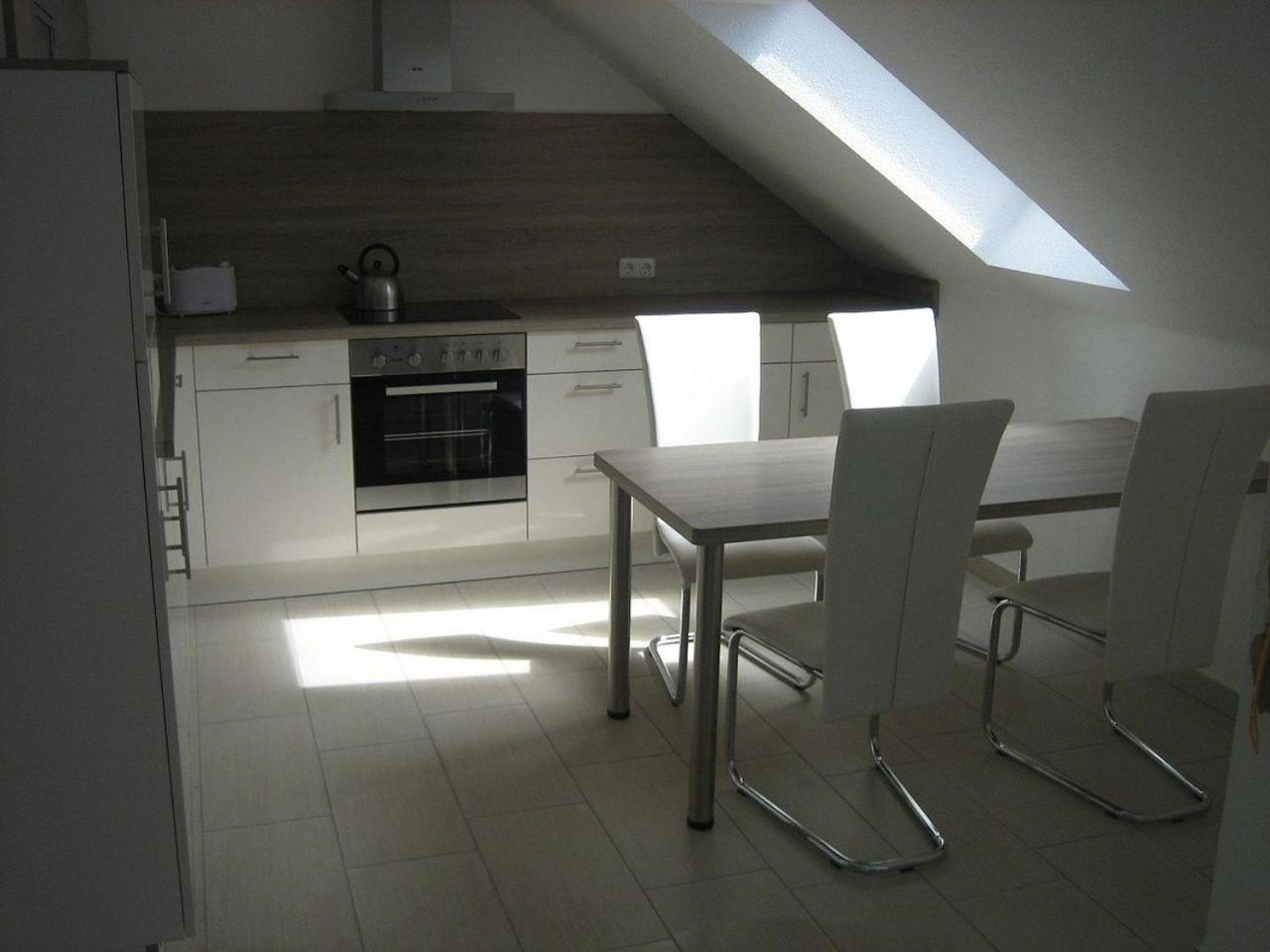 Modern eingerichtete Ferienwohnung mit Balkon in zentraler Lage