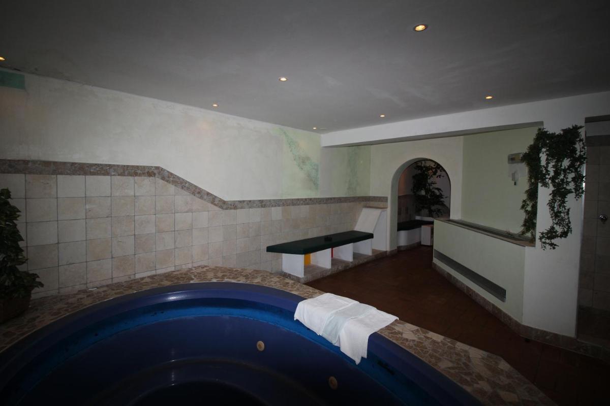 Jacuzzi