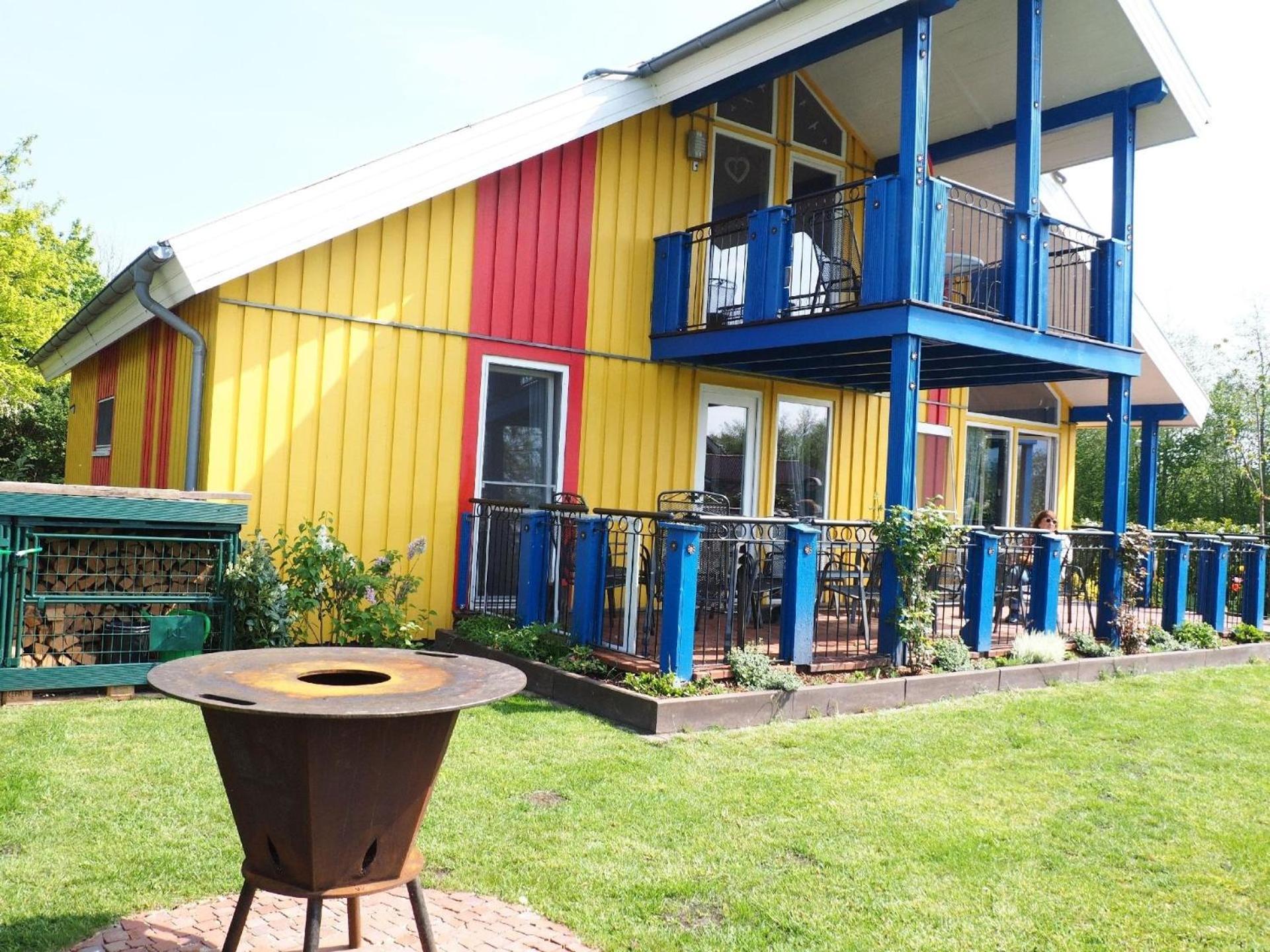 Ferienhaus in Neuringe mit Whirlpool, Grill und Terrasse