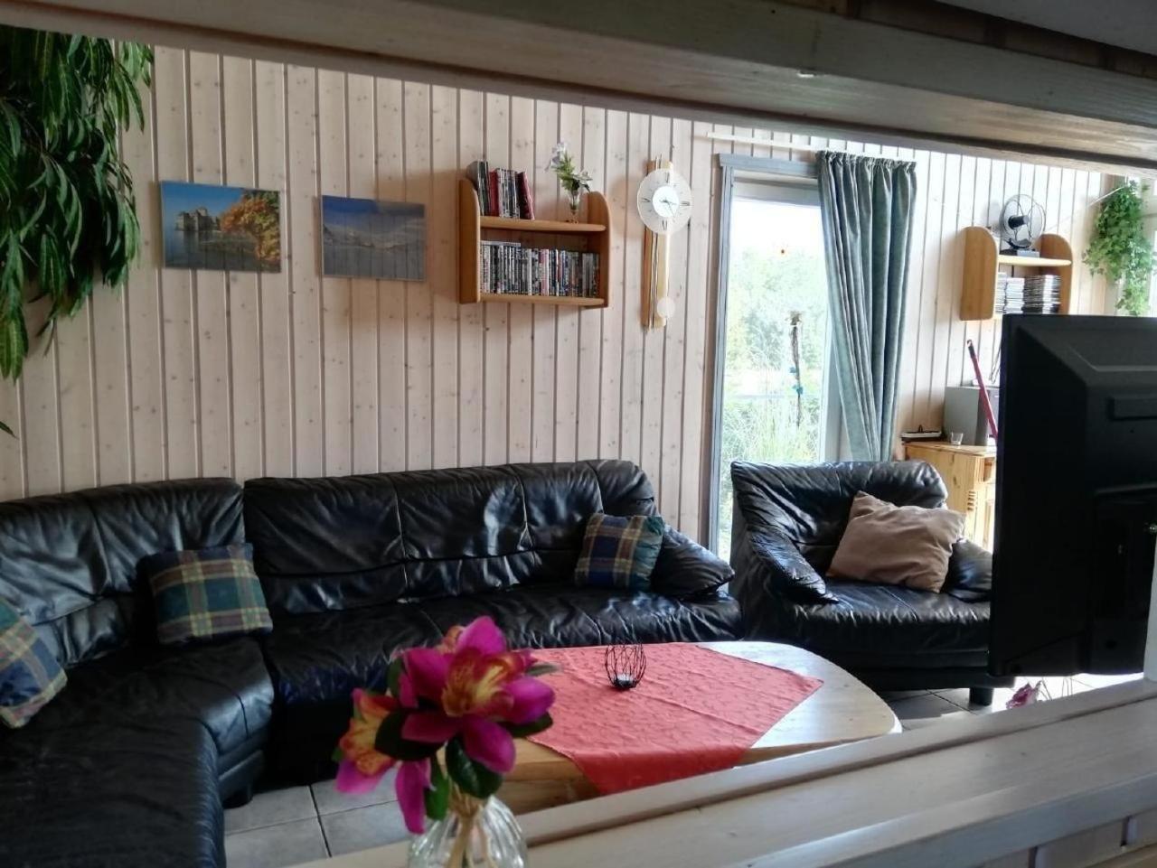 Ferienhaus in Neuringe mit Whirlpool, Grill und Terrasse