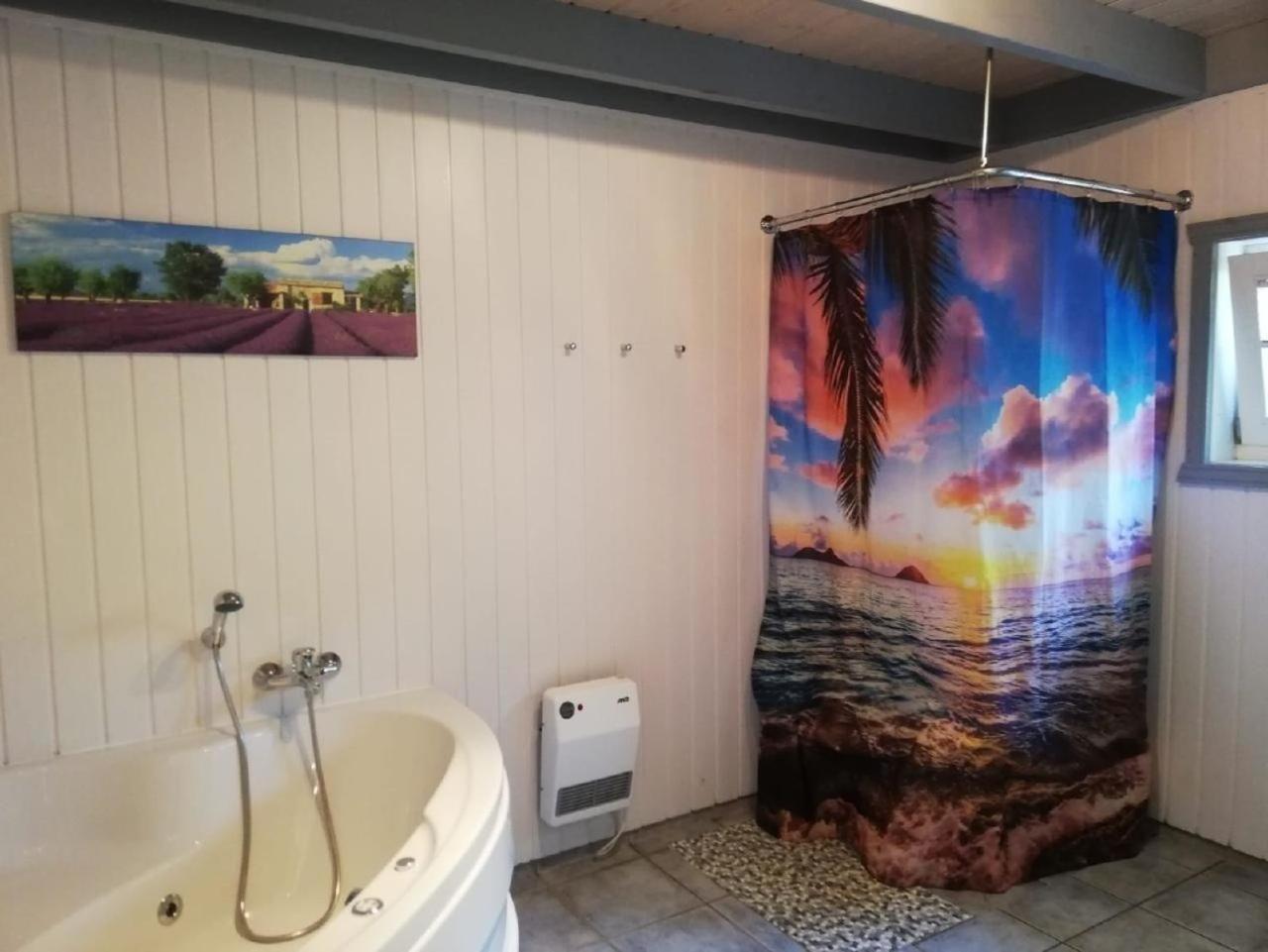 Ferienhaus in Neuringe mit Whirlpool, Grill und Terrasse