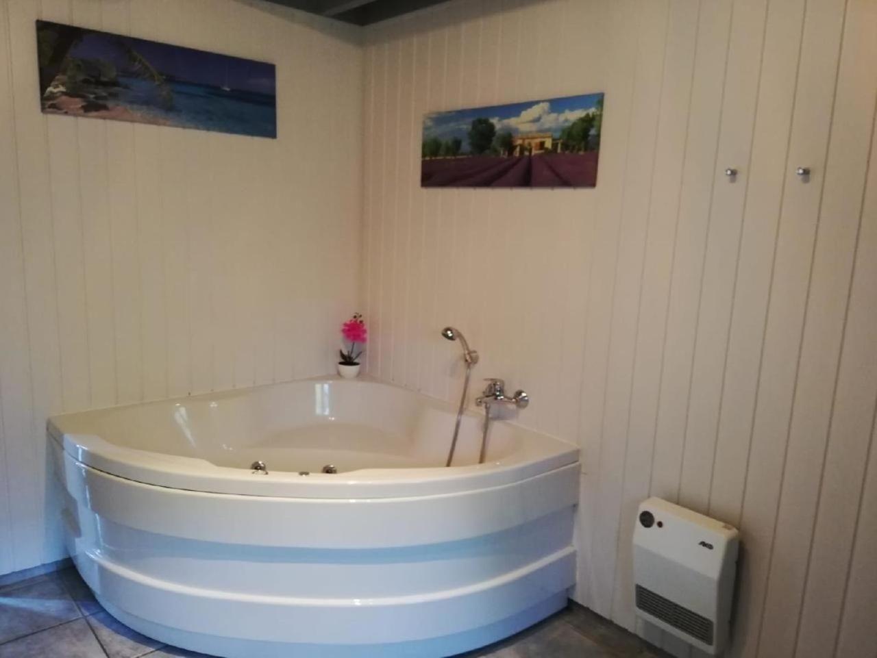 Ferienhaus in Neuringe mit Whirlpool, Grill und Terrasse