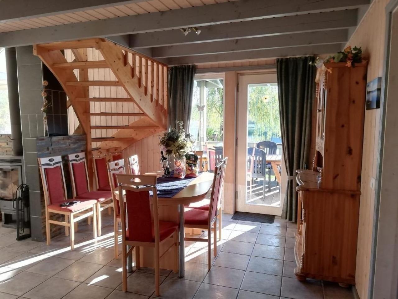 Ferienhaus in Neuringe mit Whirlpool, Grill und Terrasse