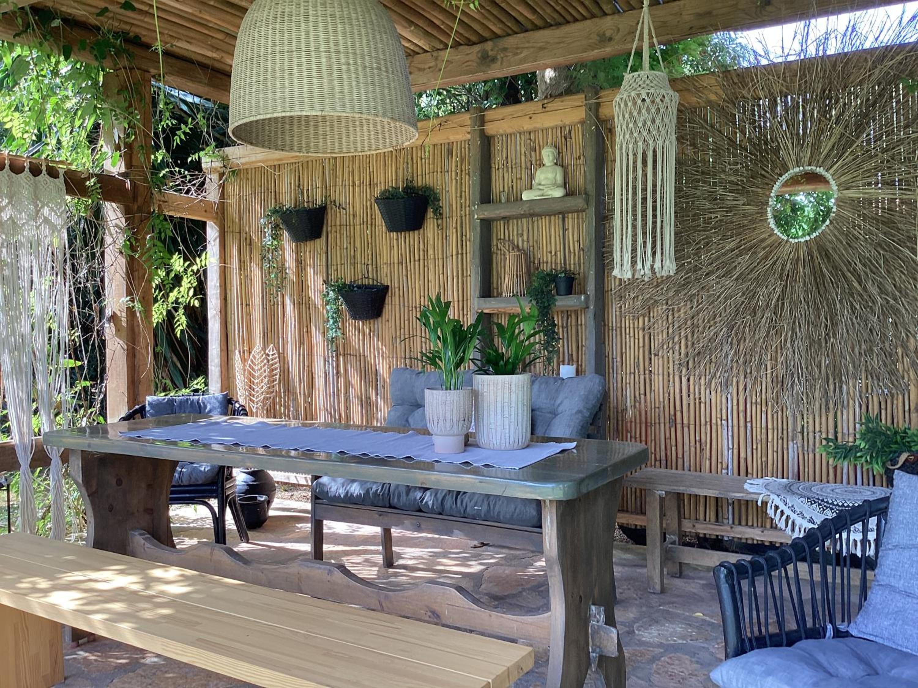 Bangallows Tartaya Residence