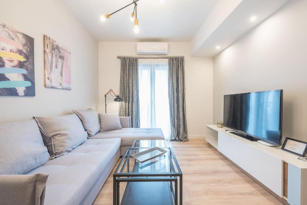 Superior Apartment in Gazi with Rooftop Acropolis View Access