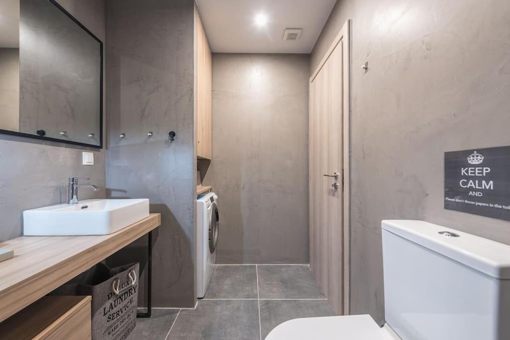 Superior Apartment in Gazi with Rooftop Acropolis View Access