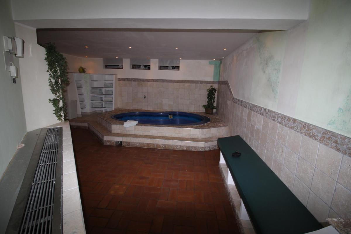 Jacuzzi
