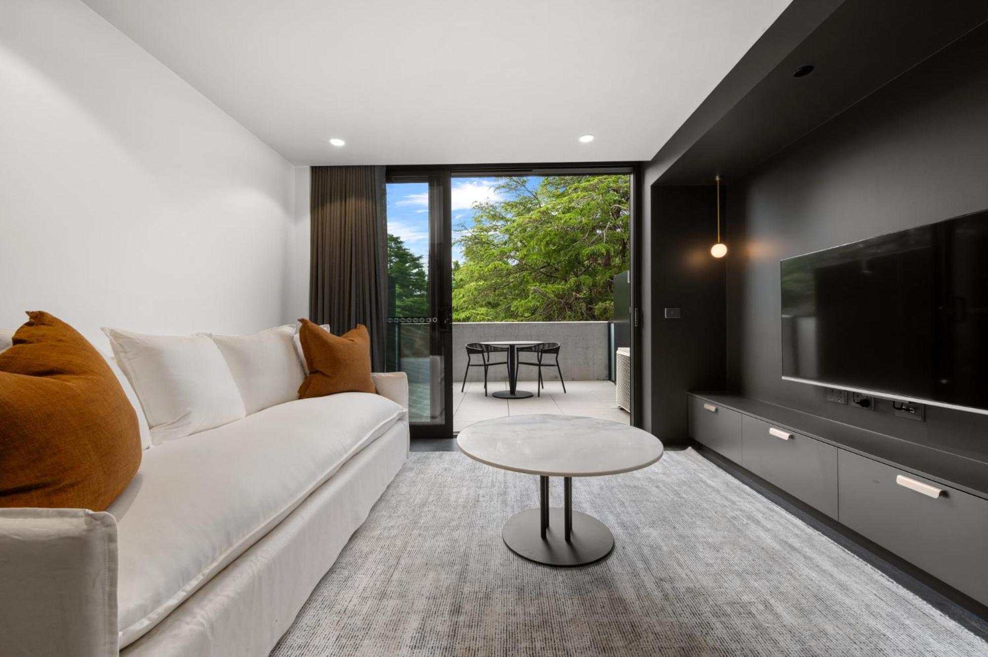 Modern Braddon Studio with Parking