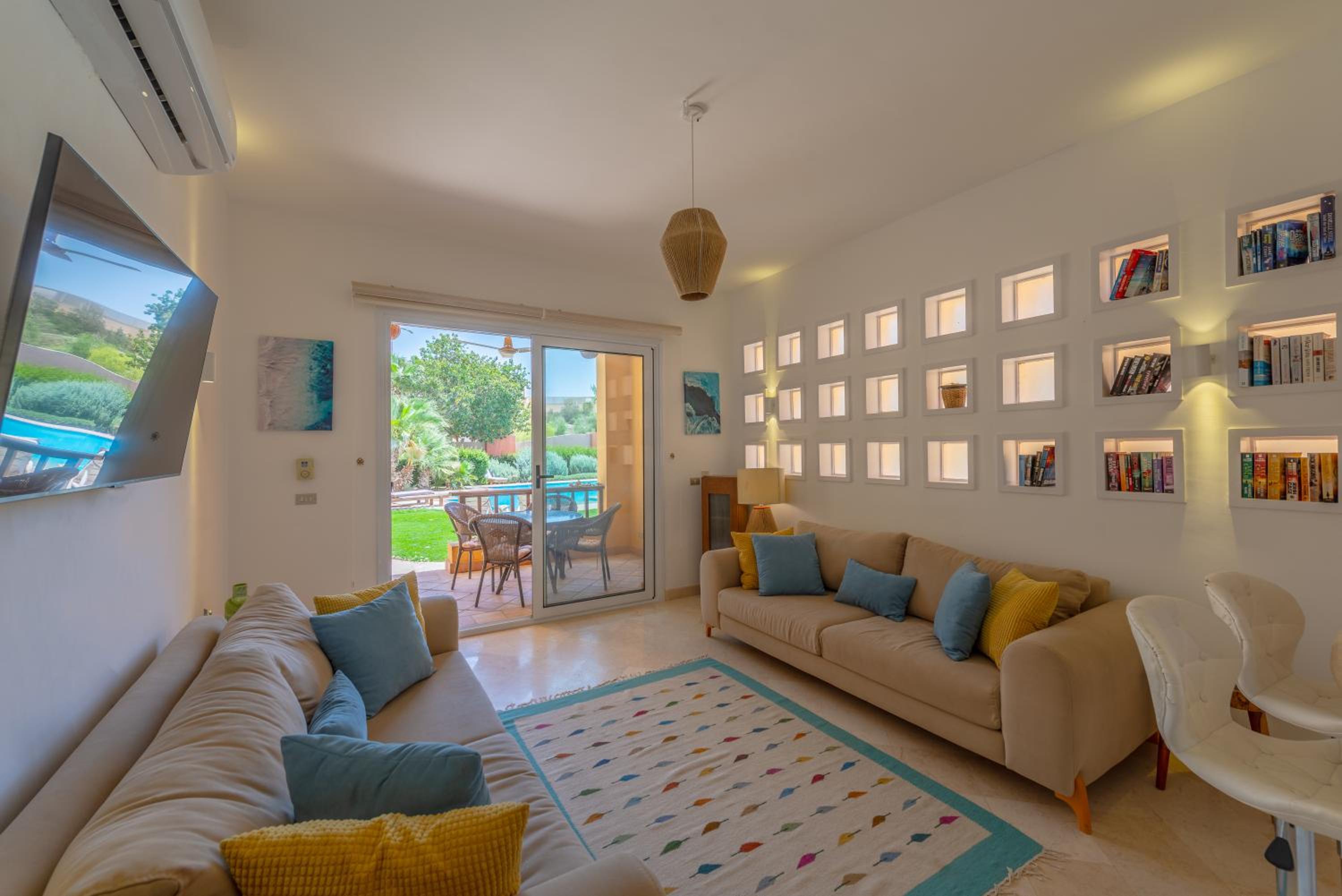 Charming Apartment with Pool in prime location