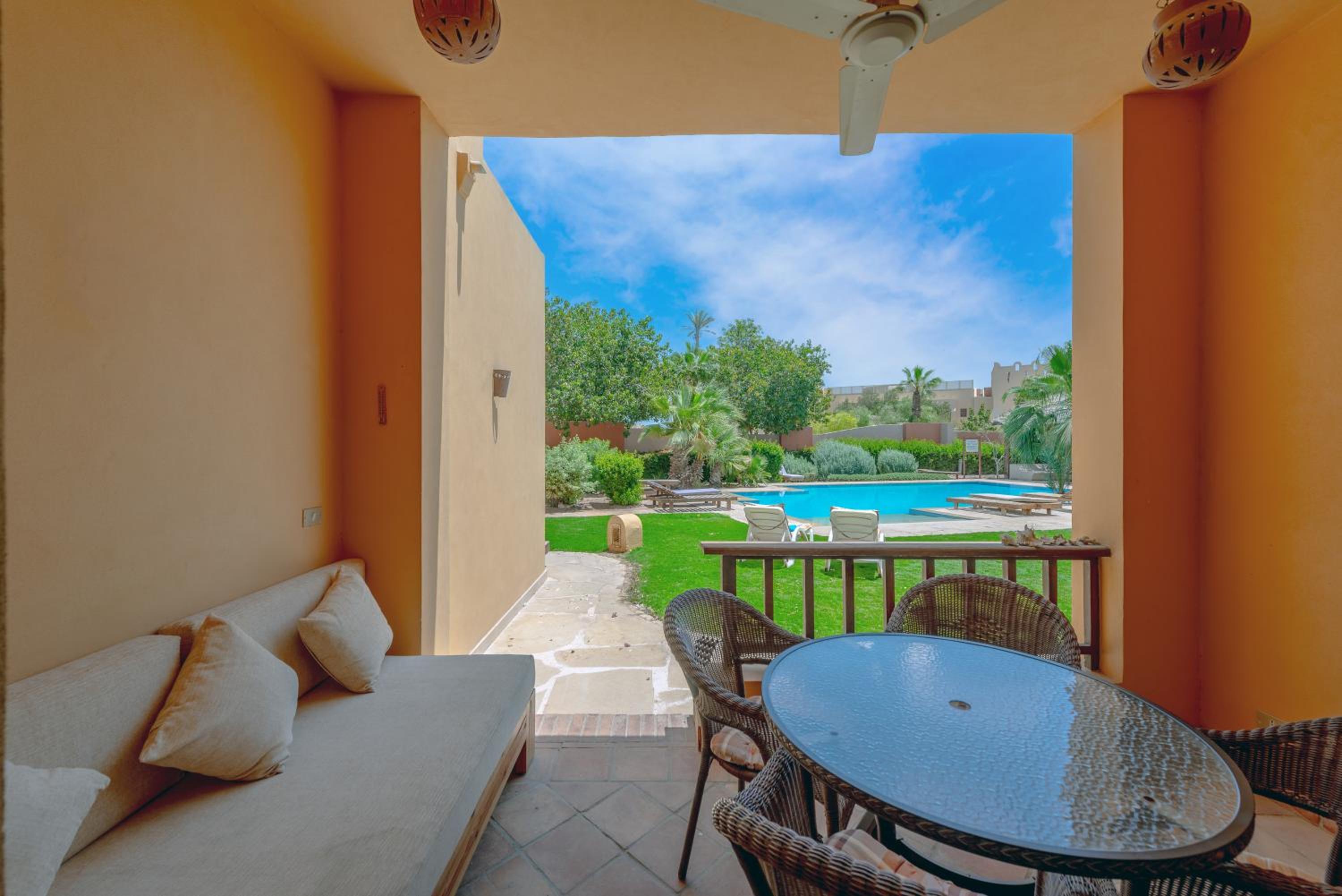 Charming Apartment with Pool in prime location