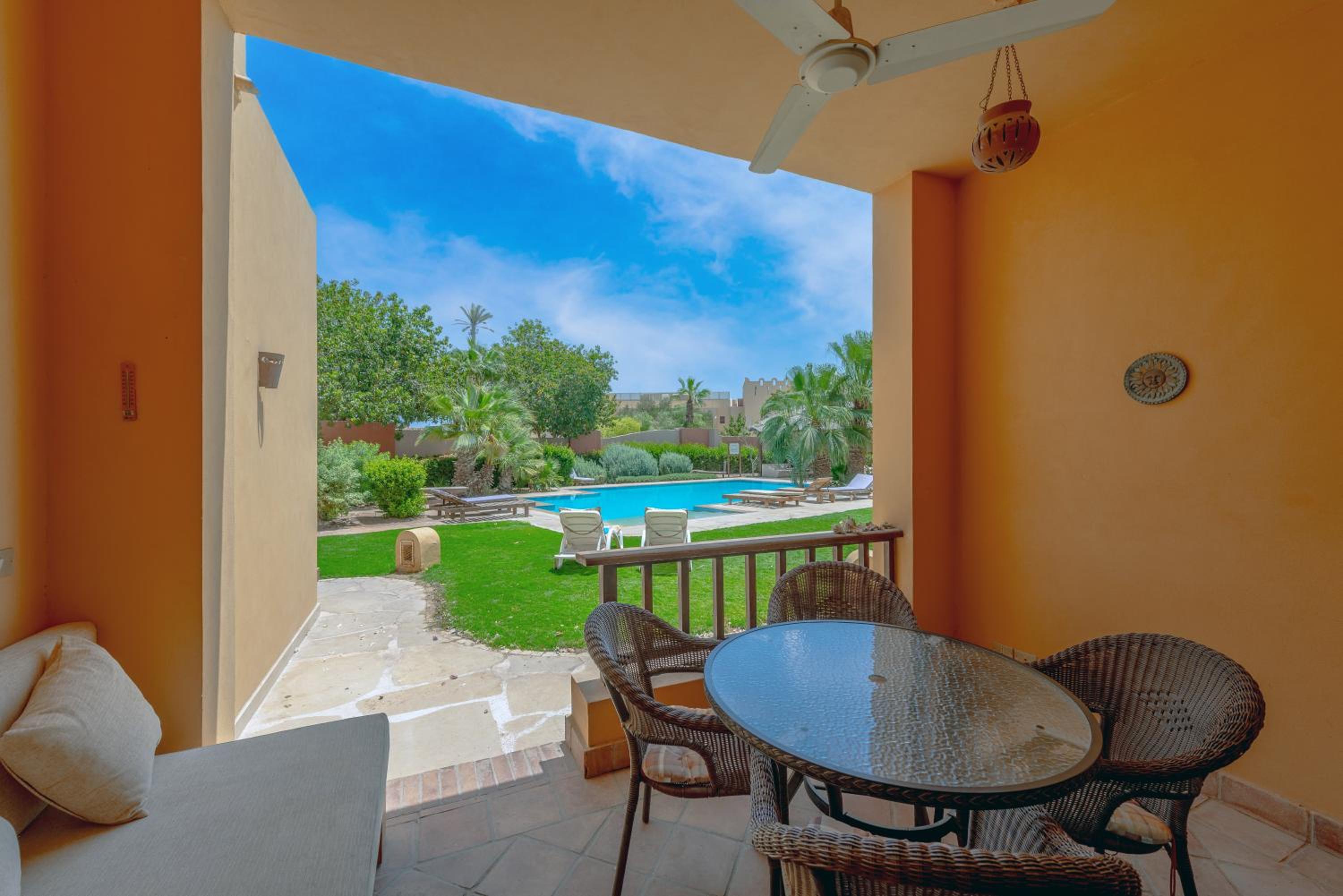 Charming Apartment with Pool in prime location