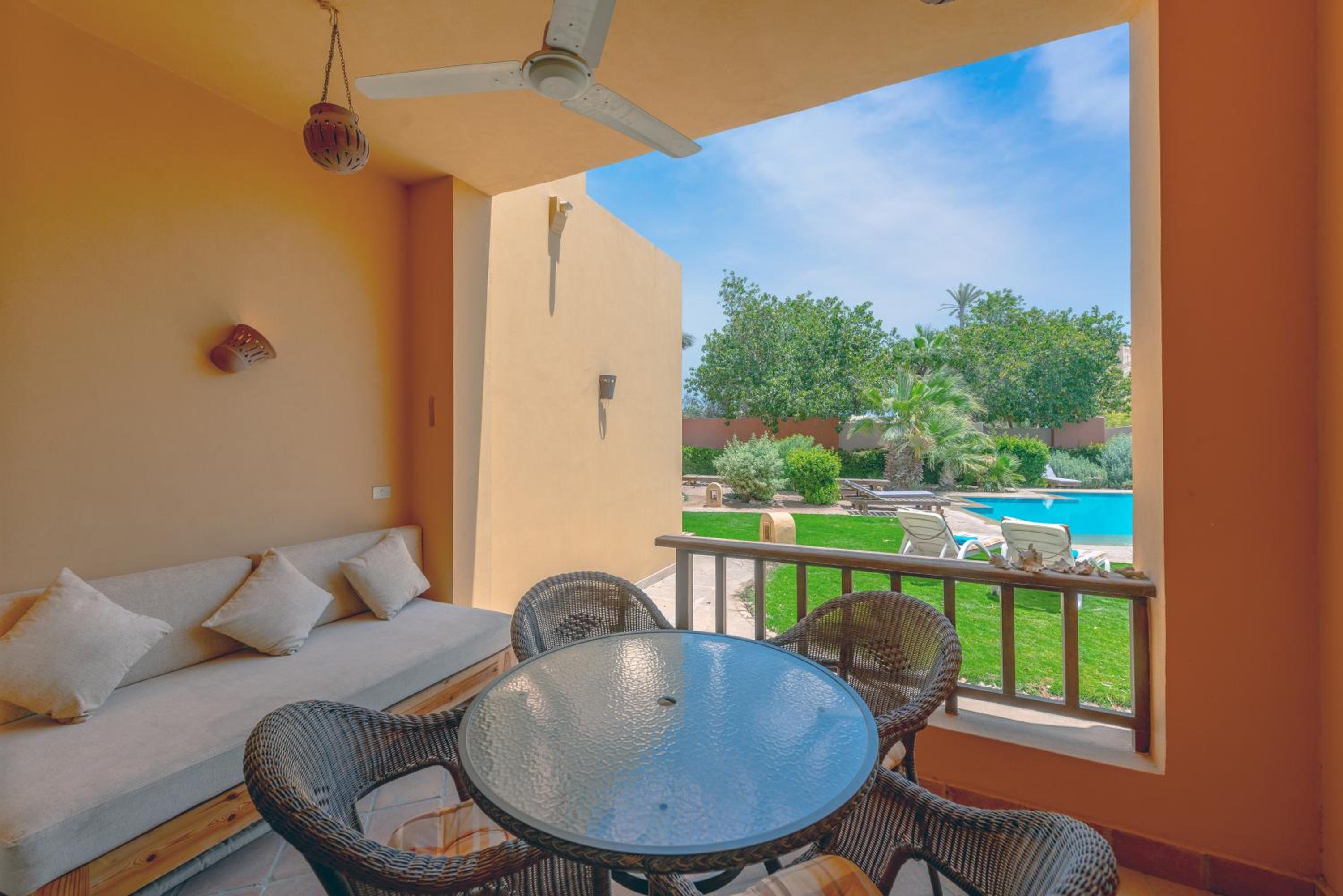 Charming Apartment with Pool in prime location