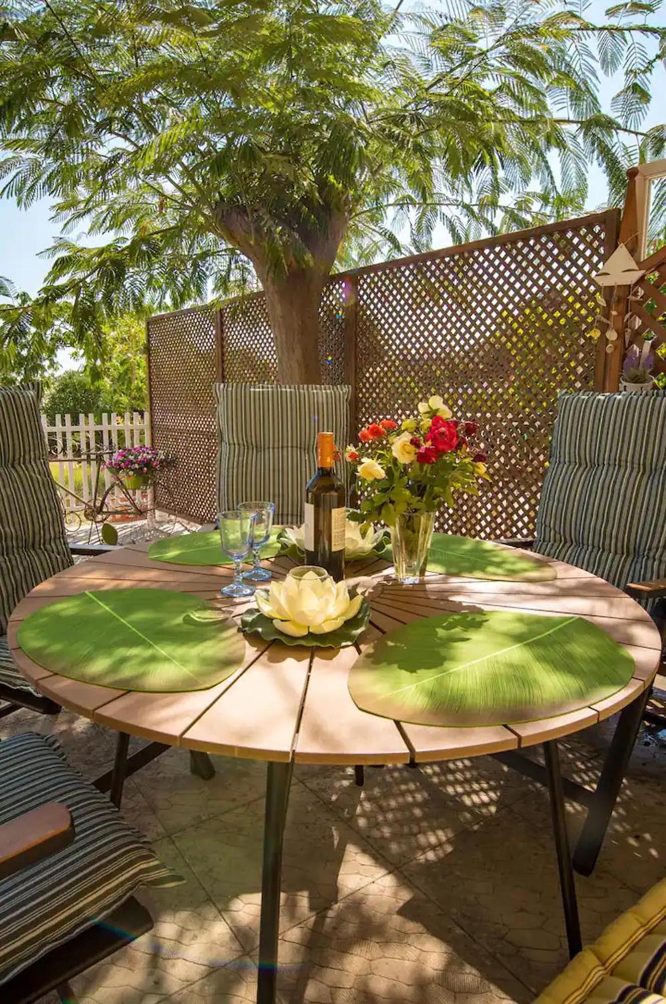 Le Petit Refuge 2 Floor Maisonette with Seaview photo 3