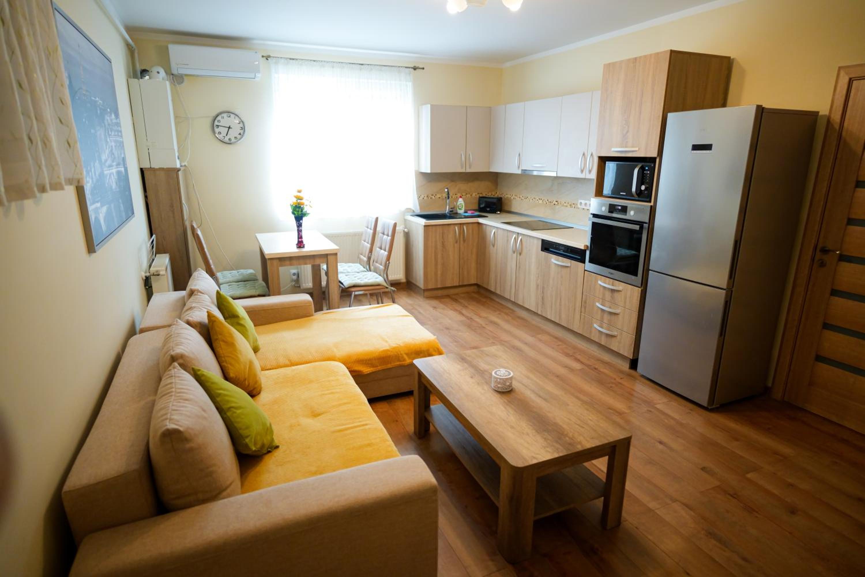 Hunyadi Luxury Ciresica view 2
