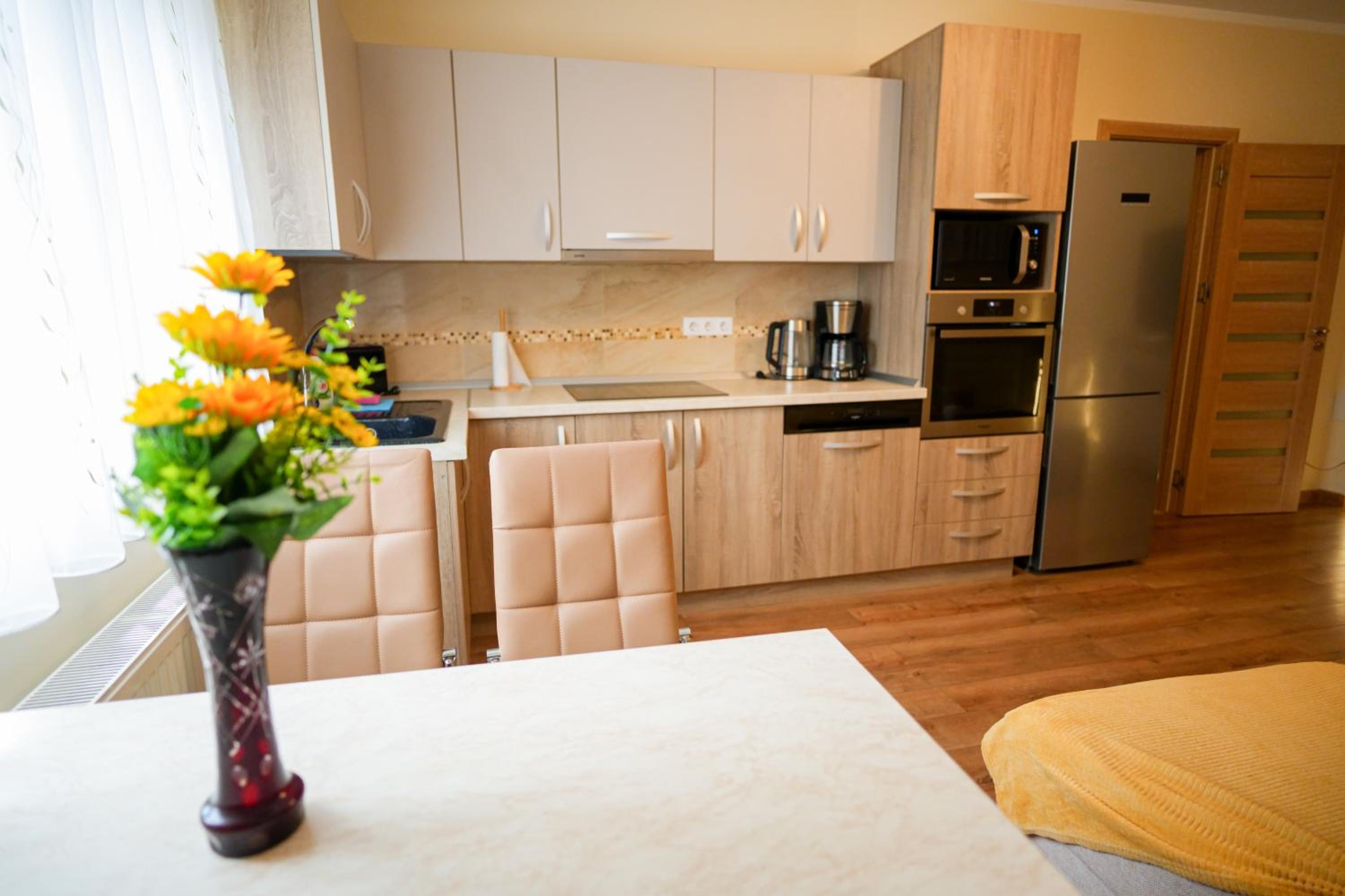 Hunyadi Luxury Ciresica view 3