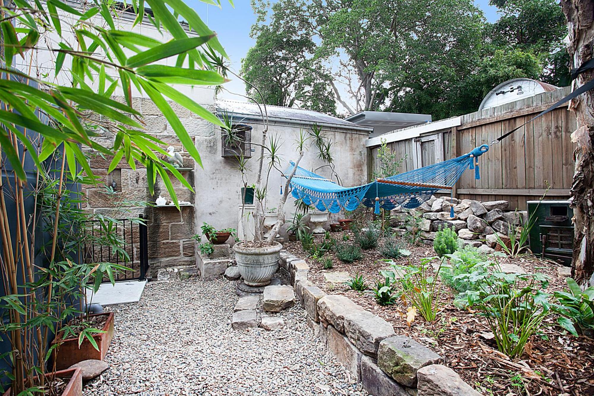 Spacious 3-Bed Family House with Courtyard