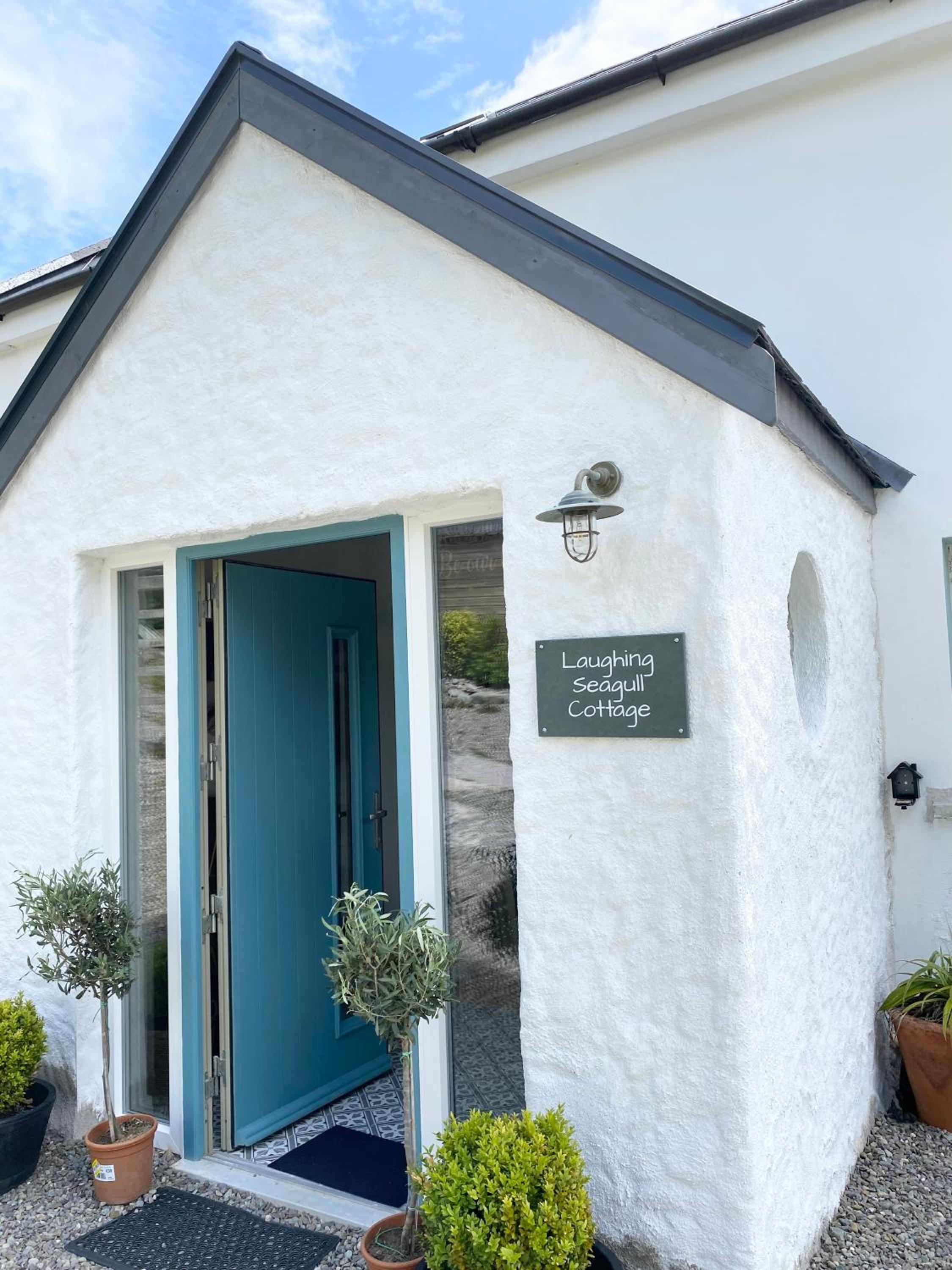 Laughing Seagull Cottage - Sea Views and Sauna