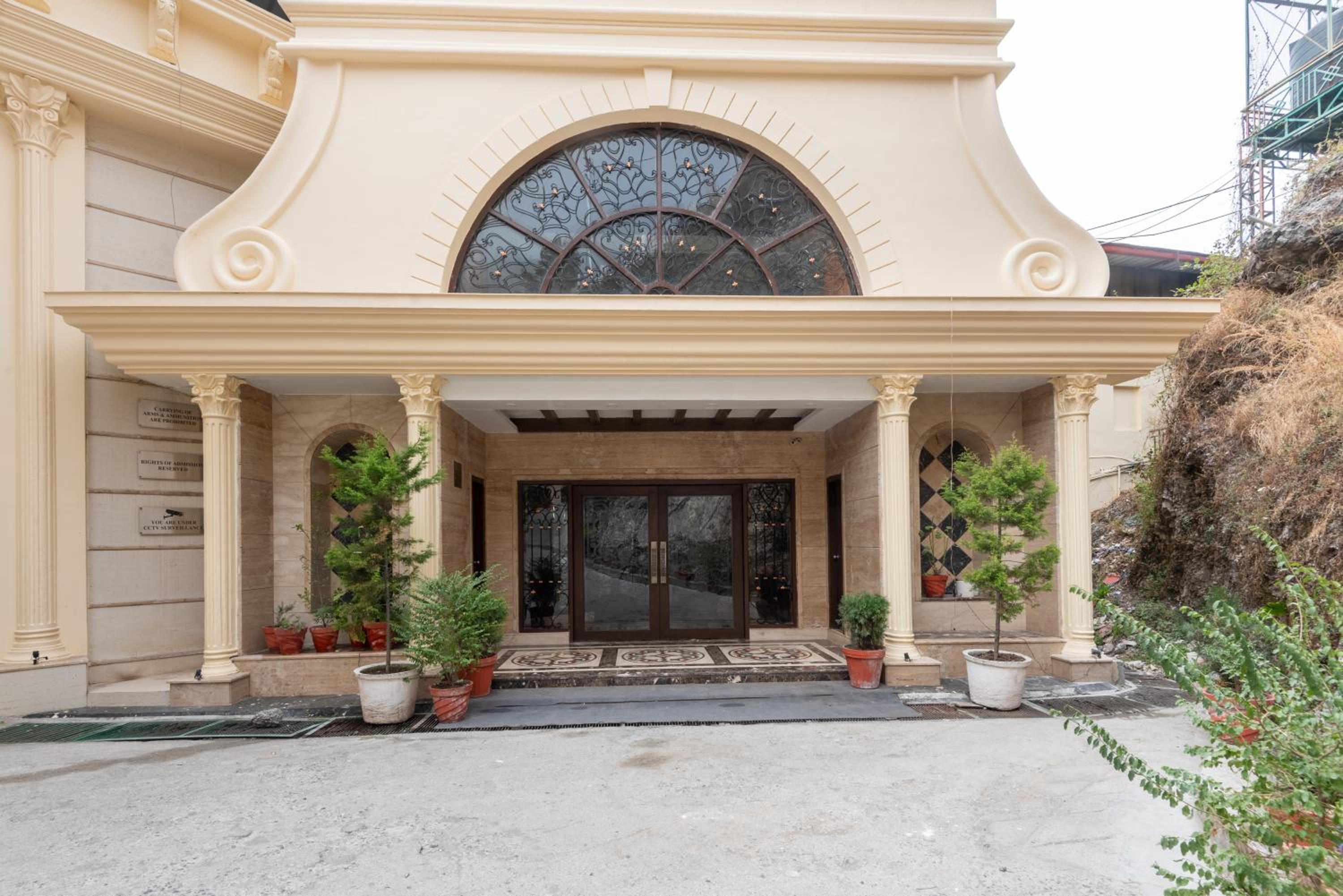 Lawrence Solitaire Resort, Mall road, Mussoorie view 3
