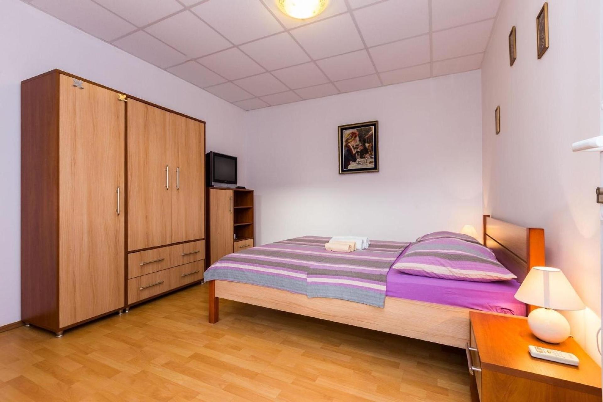 Modernes Ferienhaus mit umfriedetem Außenbereich view 3