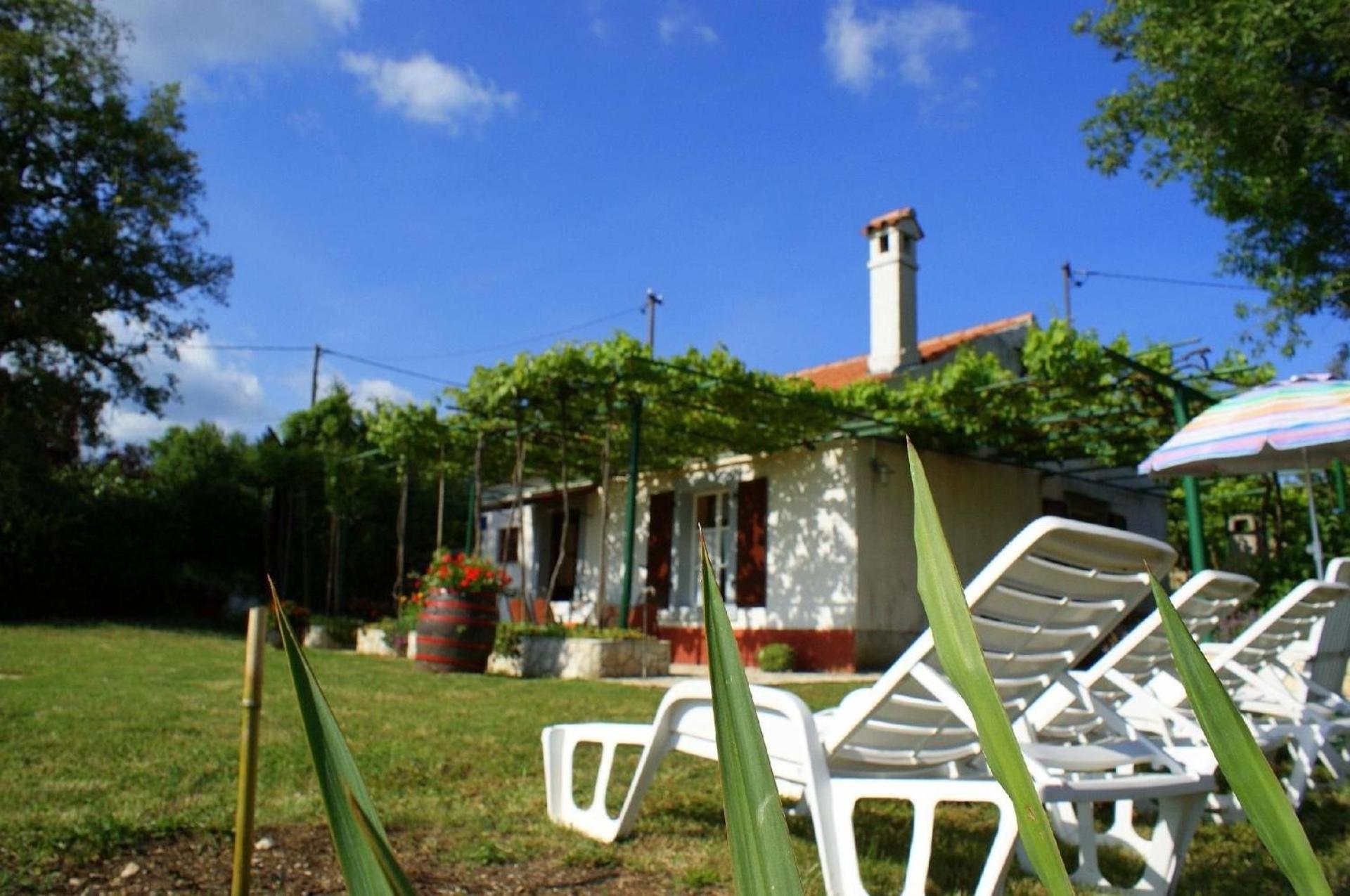 Freistehendes Haus Violeta Mit Weitläufigen Garten