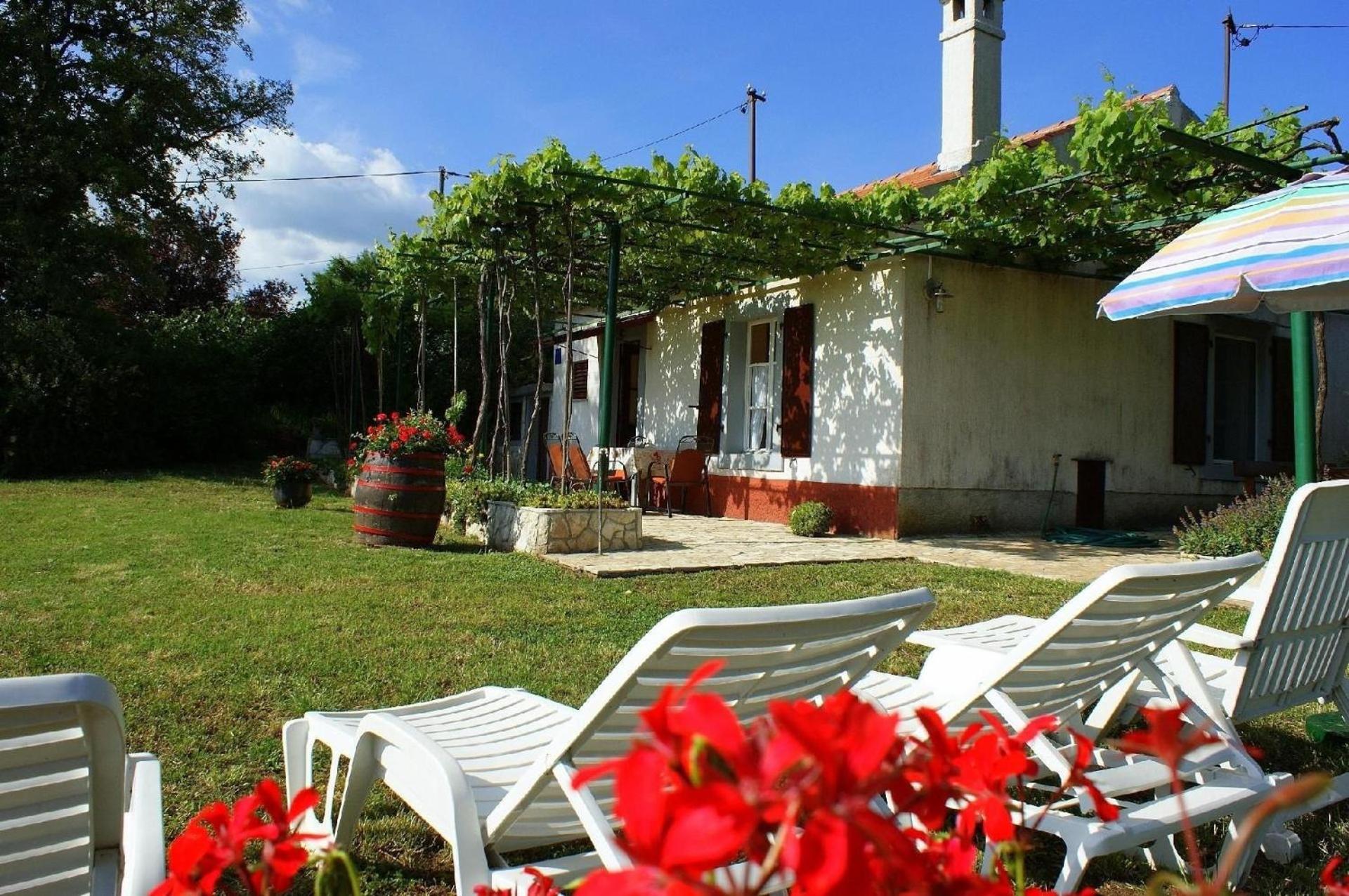 Freistehendes Haus Violeta Mit Weitläufigen Garten