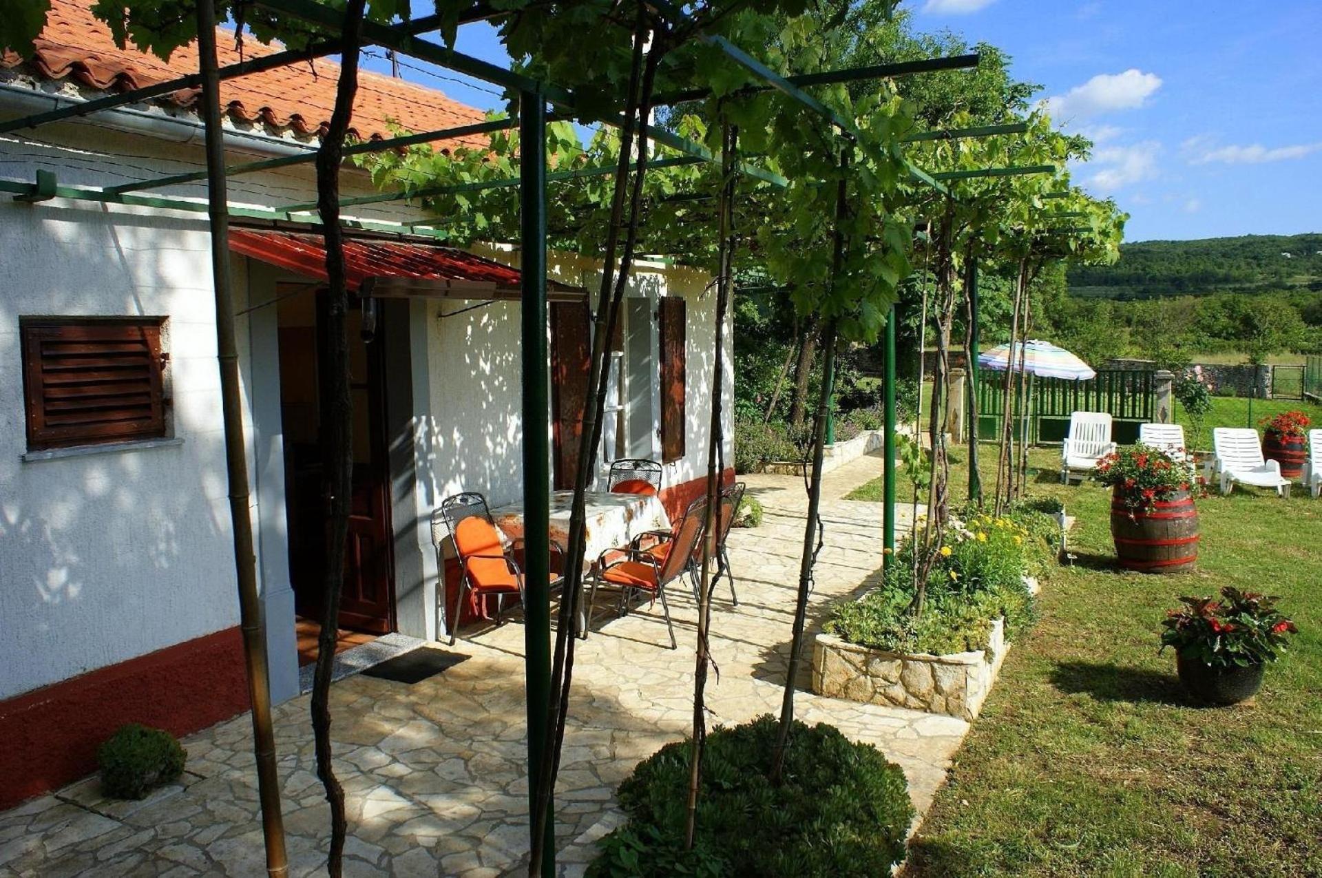 Freistehendes Haus Violeta Mit Weitläufigen Garten