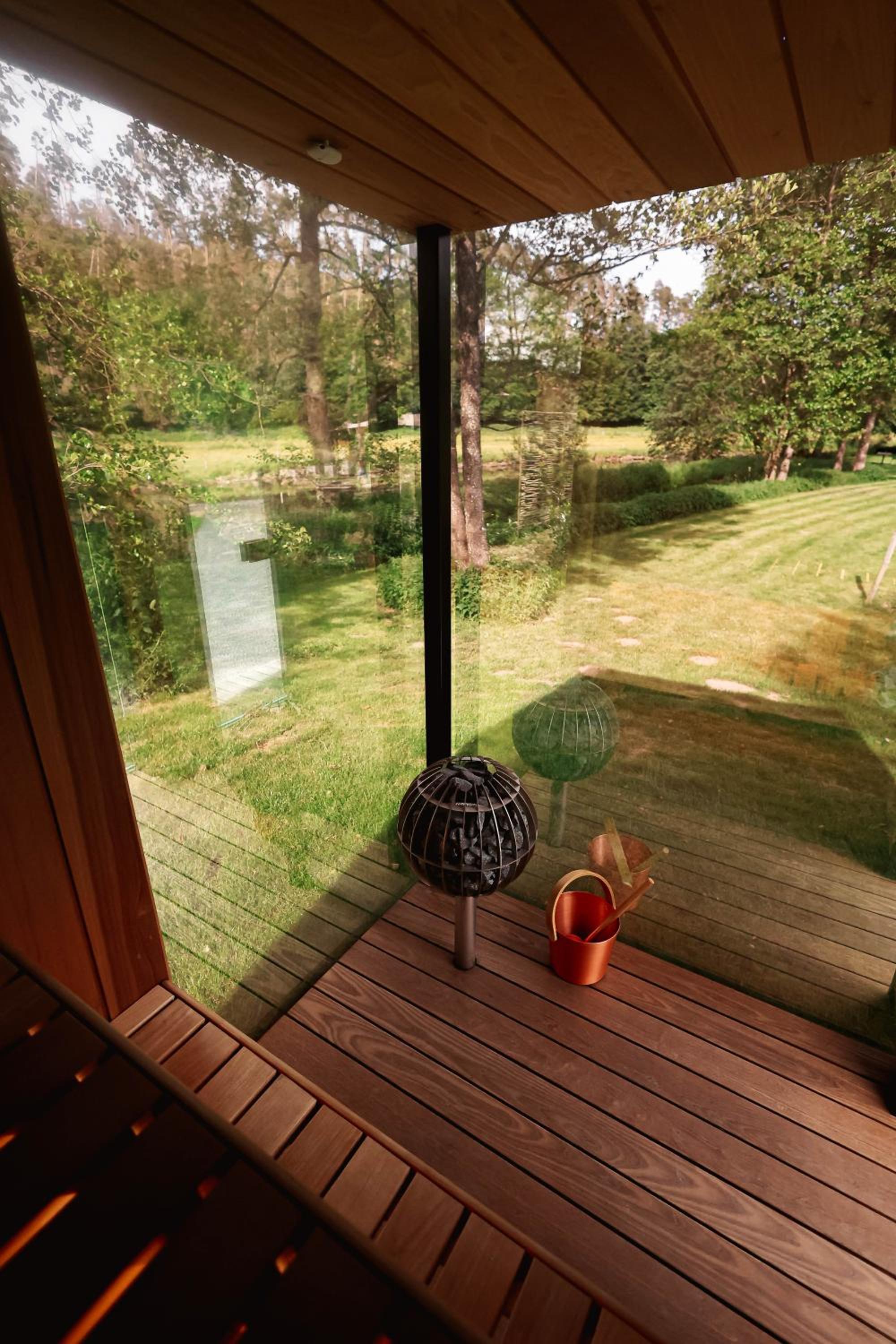 L'insolite de La Claire Fontaine & Spa included