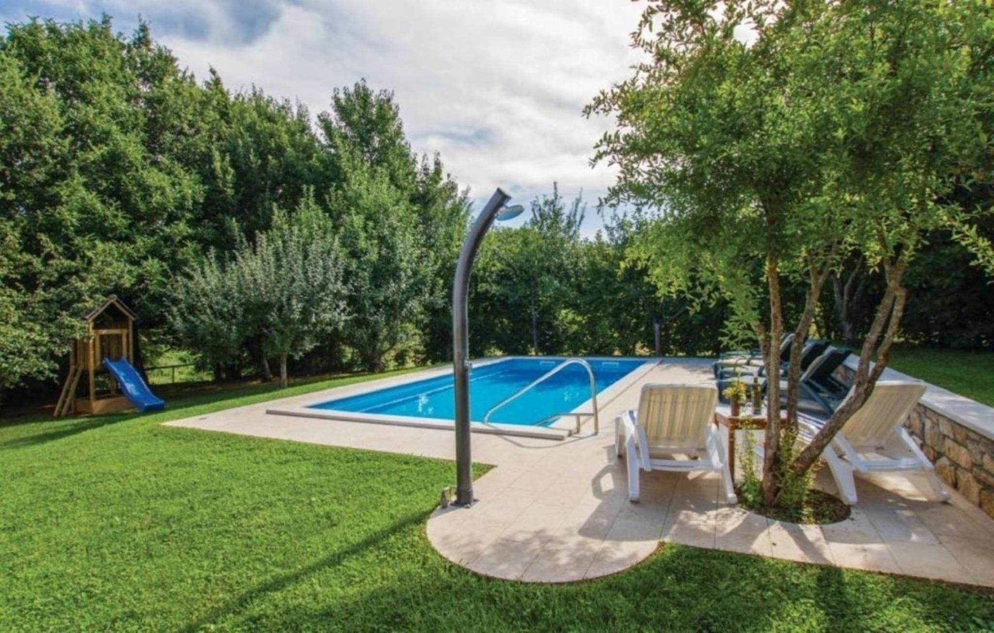 Gemütliches Ferienhaus In Ružići Mit Offenem Kamin view 3