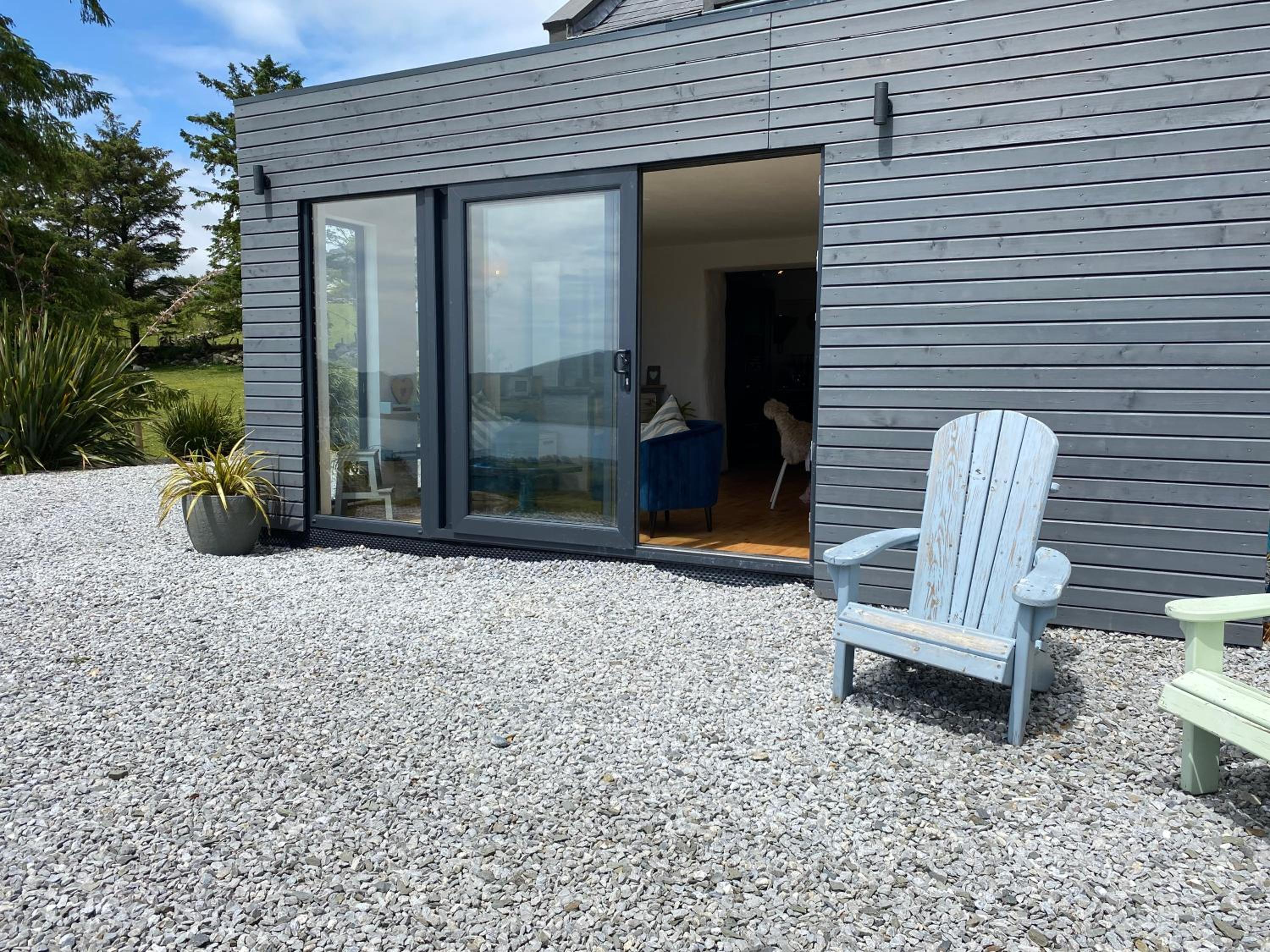 Laughing Seagull Cottage - Sea Views and Sauna