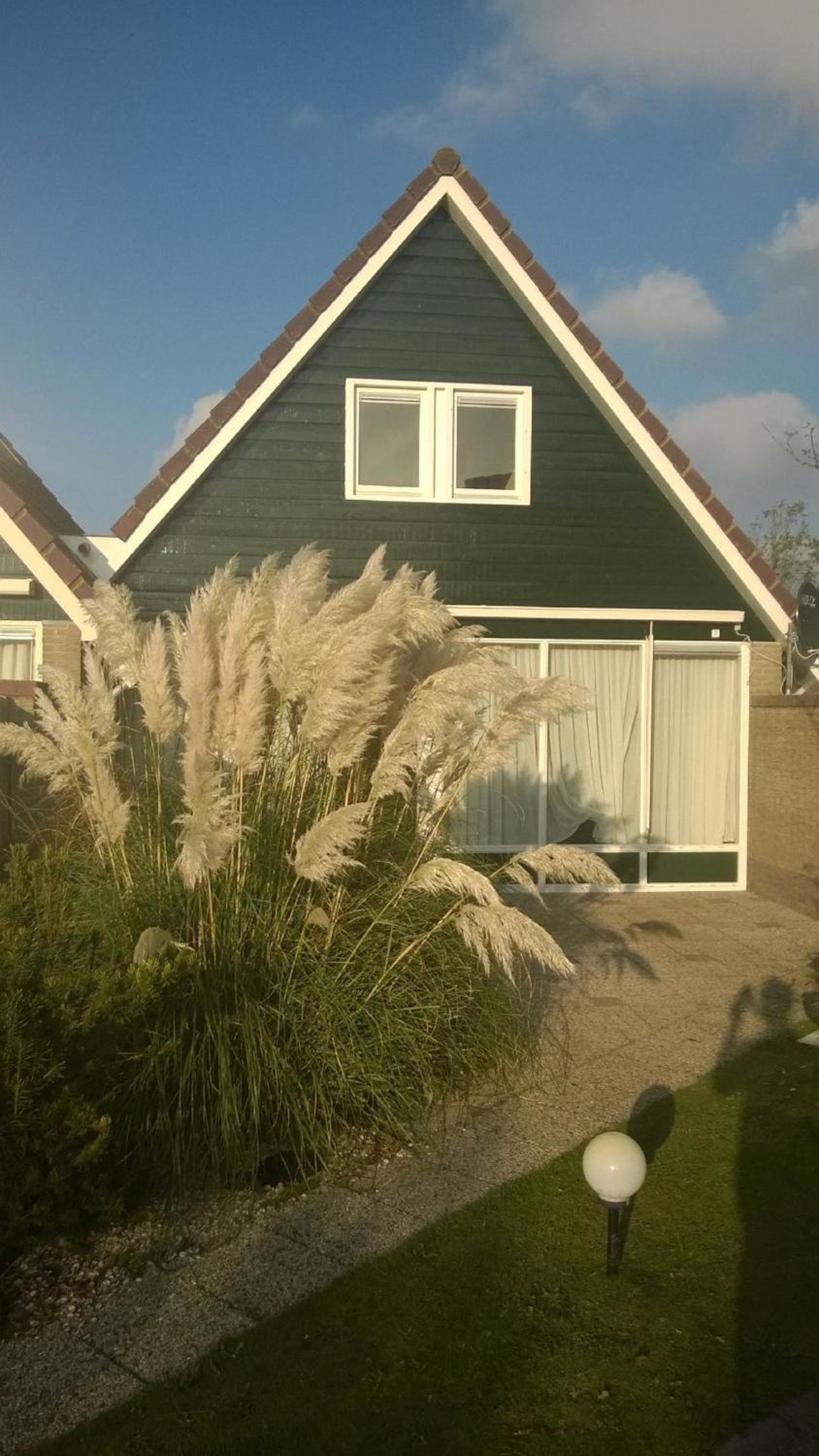 Modern eingerichtetes Ferienhaus in ruhiger und strandnaher Lage view 3