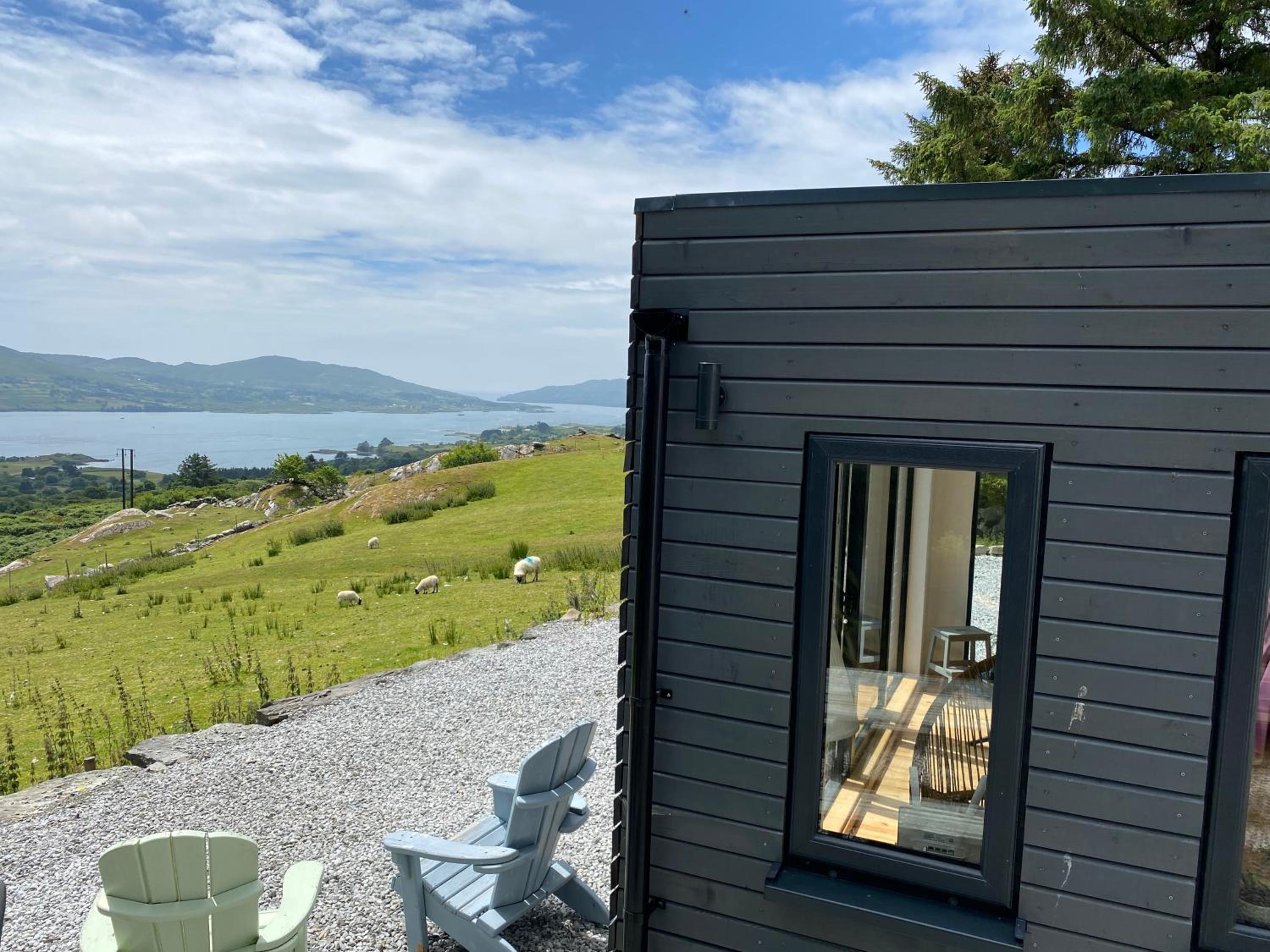 Laughing Seagull Cottage - Sea Views and Sauna