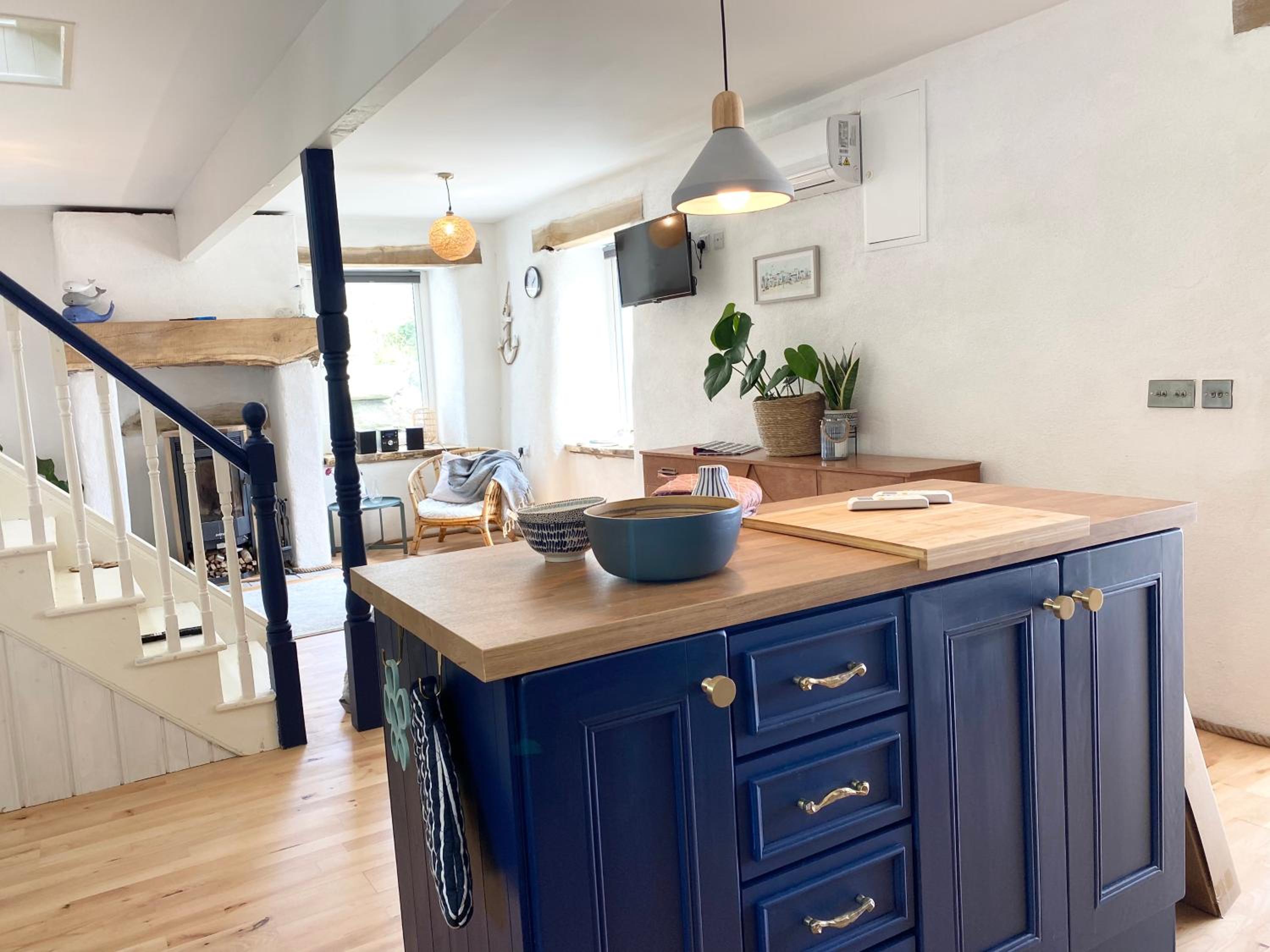 Laughing Seagull Cottage - Sea Views and Sauna