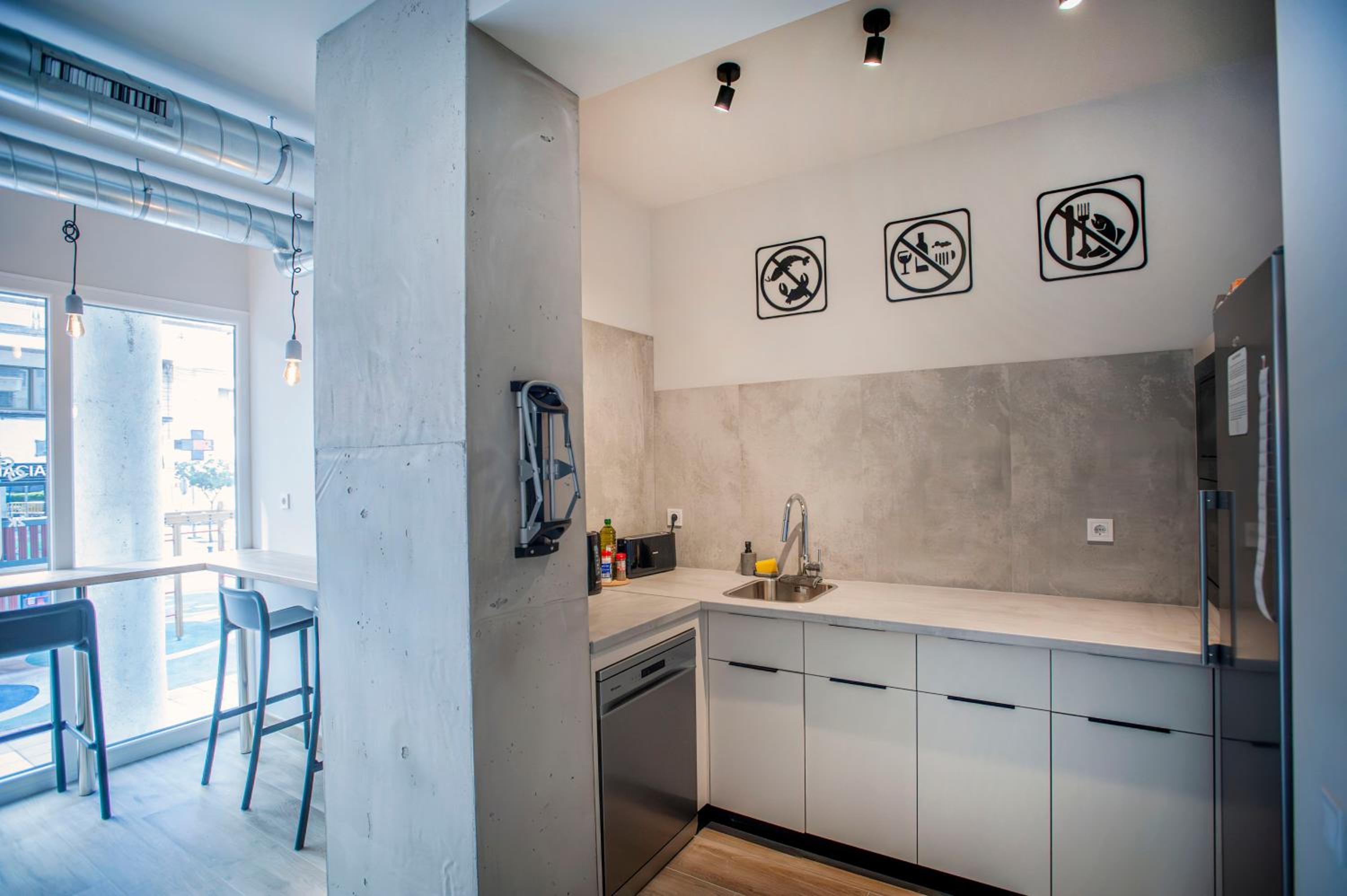 Hostel Dos Estaciones - Albergue Juvenil - FREE towels, coffee & tea, remote check-in view 4