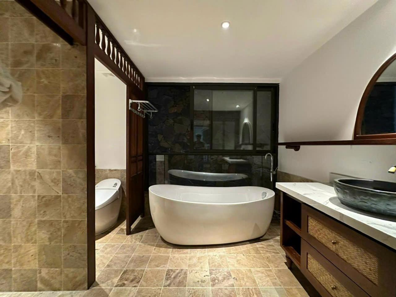3 Bedrooms Apartment