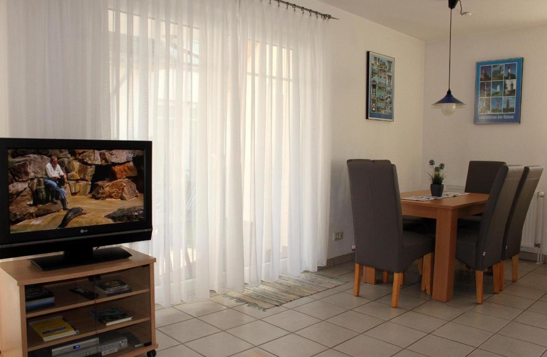 Strandnahe Wohnung Mit Terrasse Und Parkplatz