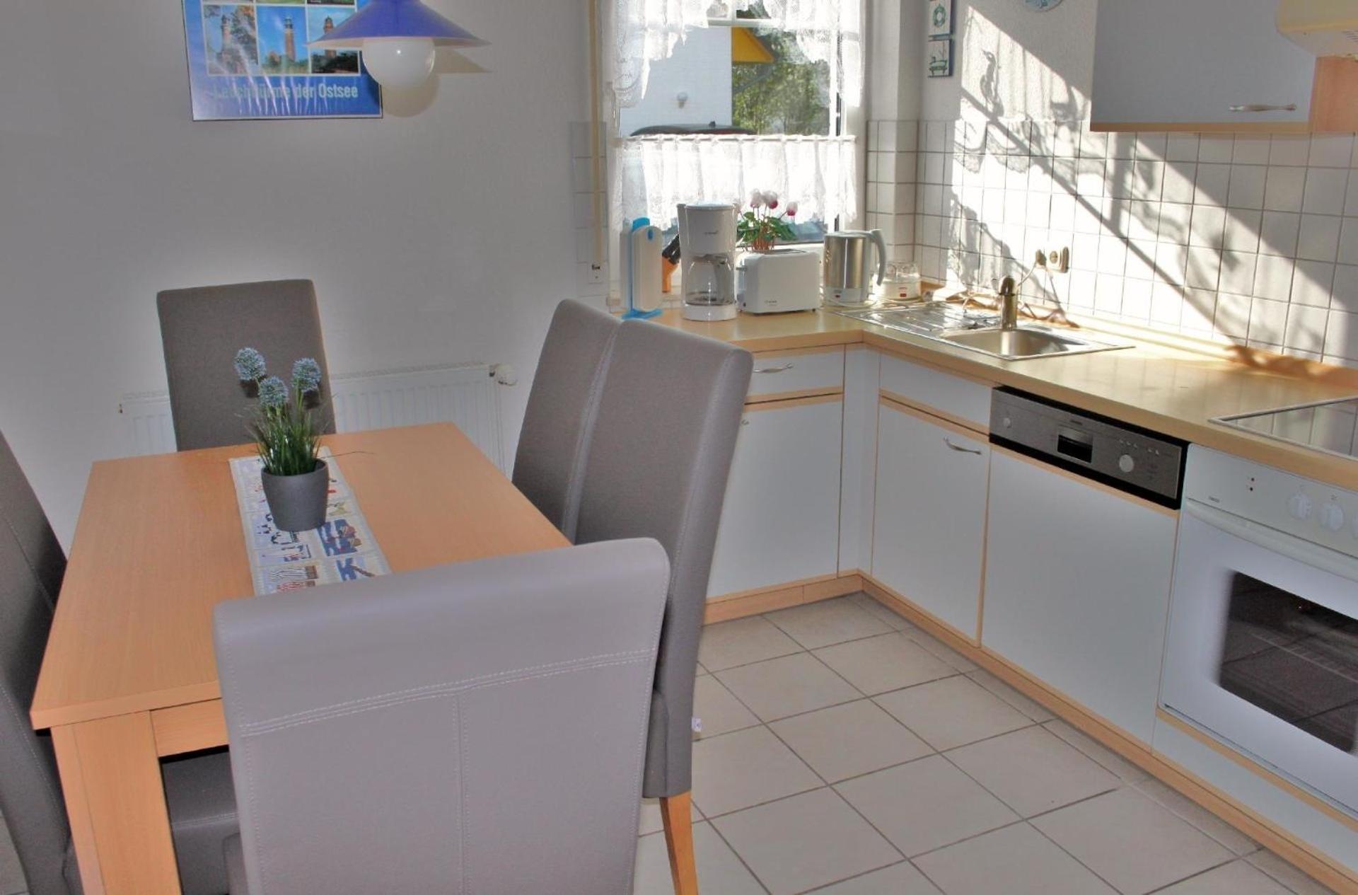 Strandnahe Wohnung Mit Terrasse Und Parkplatz