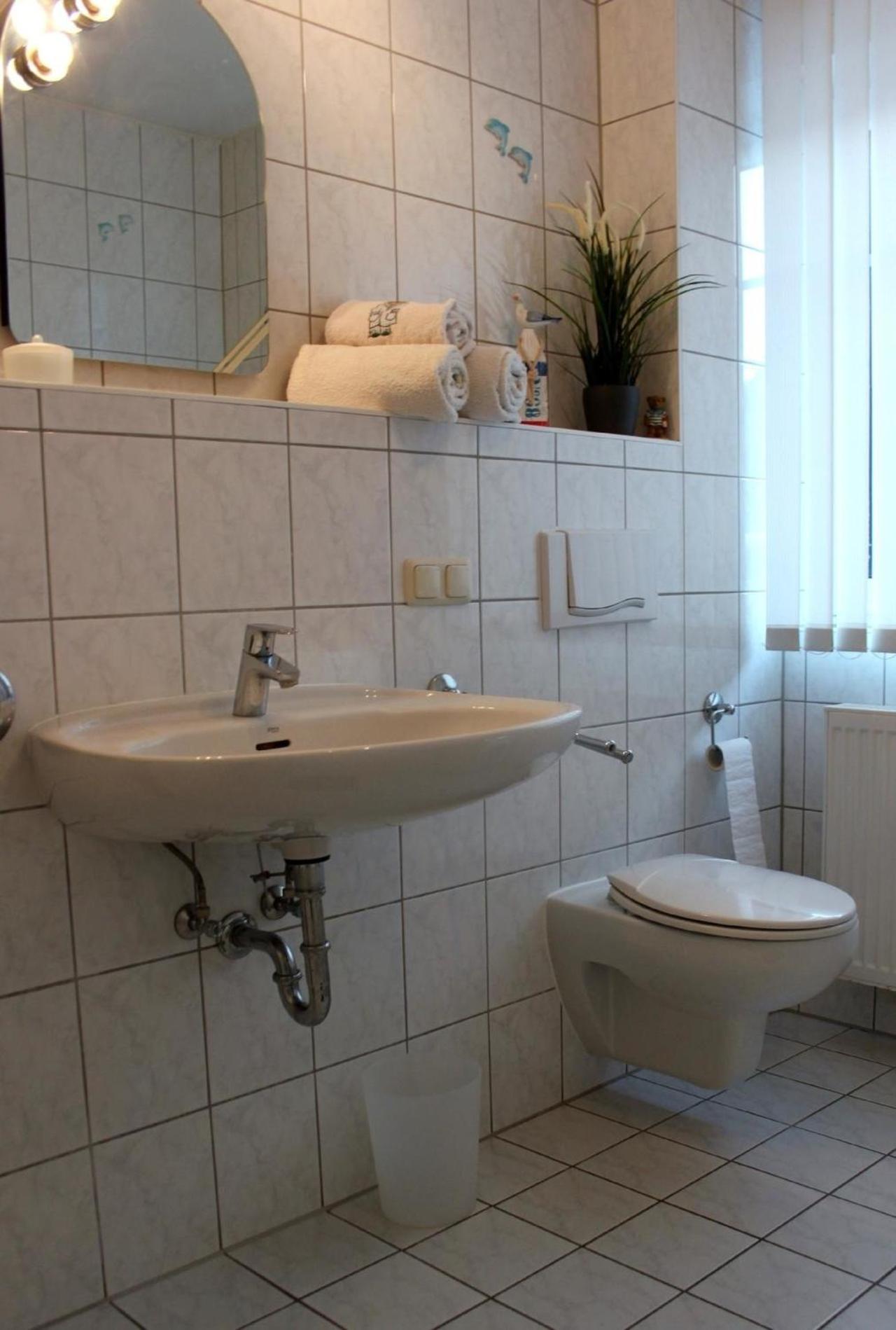 Strandnahe Wohnung Mit Terrasse Und Parkplatz