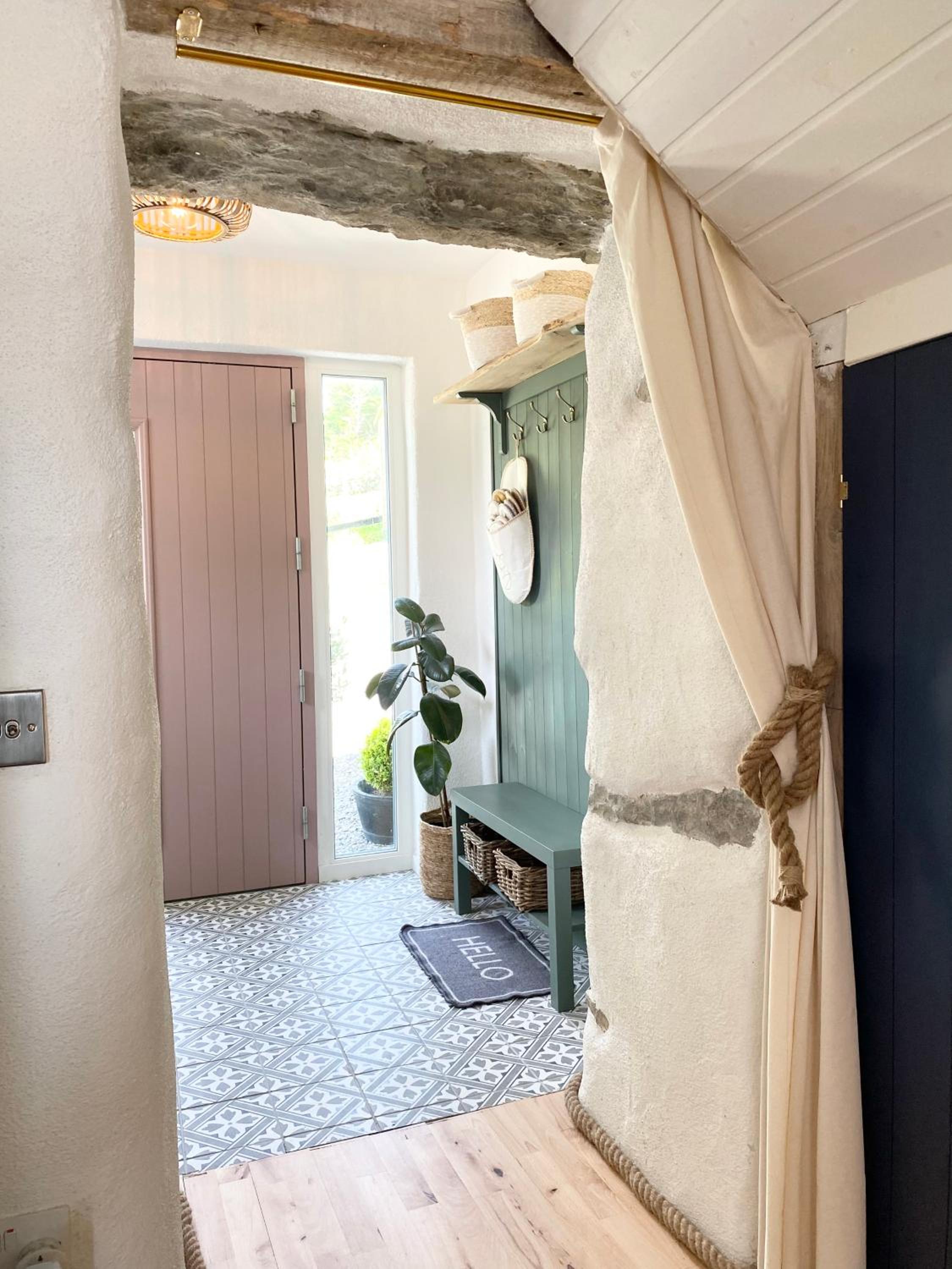 Laughing Seagull Cottage - Sea Views and Sauna