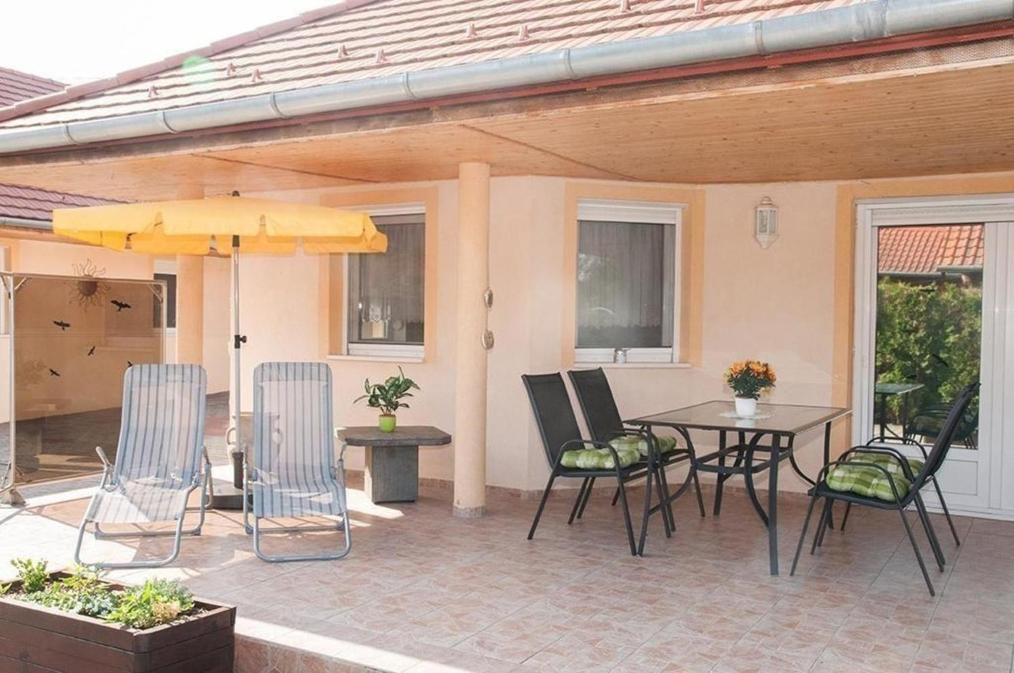 Hochwertiges Ferienhaus Steffi mit Terrasse view 2