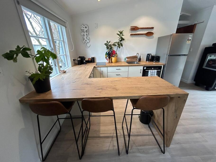 Hotel Studio on Oakview with Jukebox - Image 1