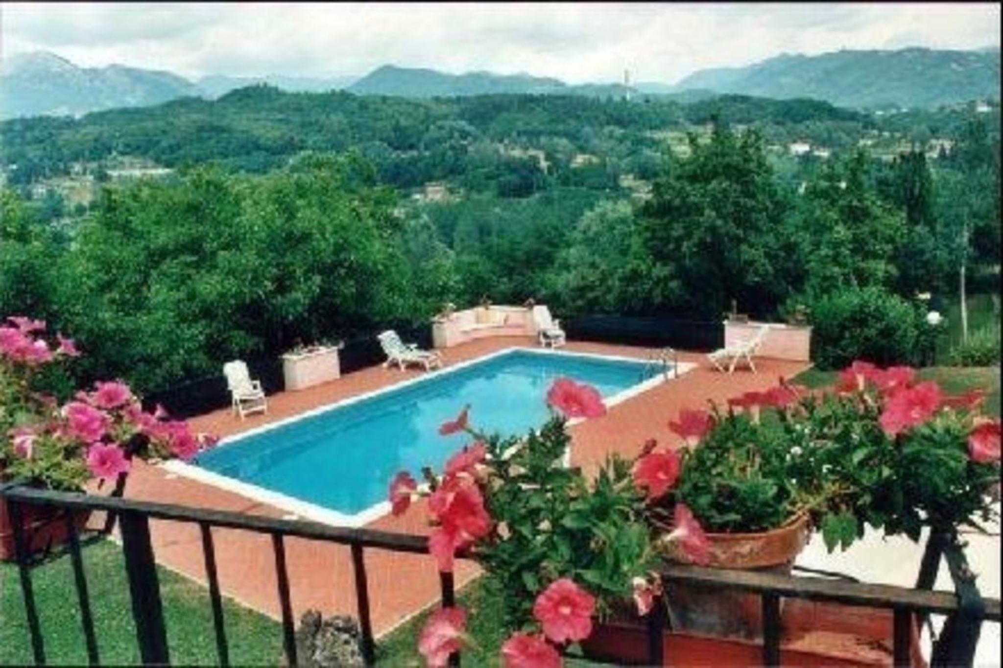 Ferienhaus in Camporgiano mit Grill und Terrasse