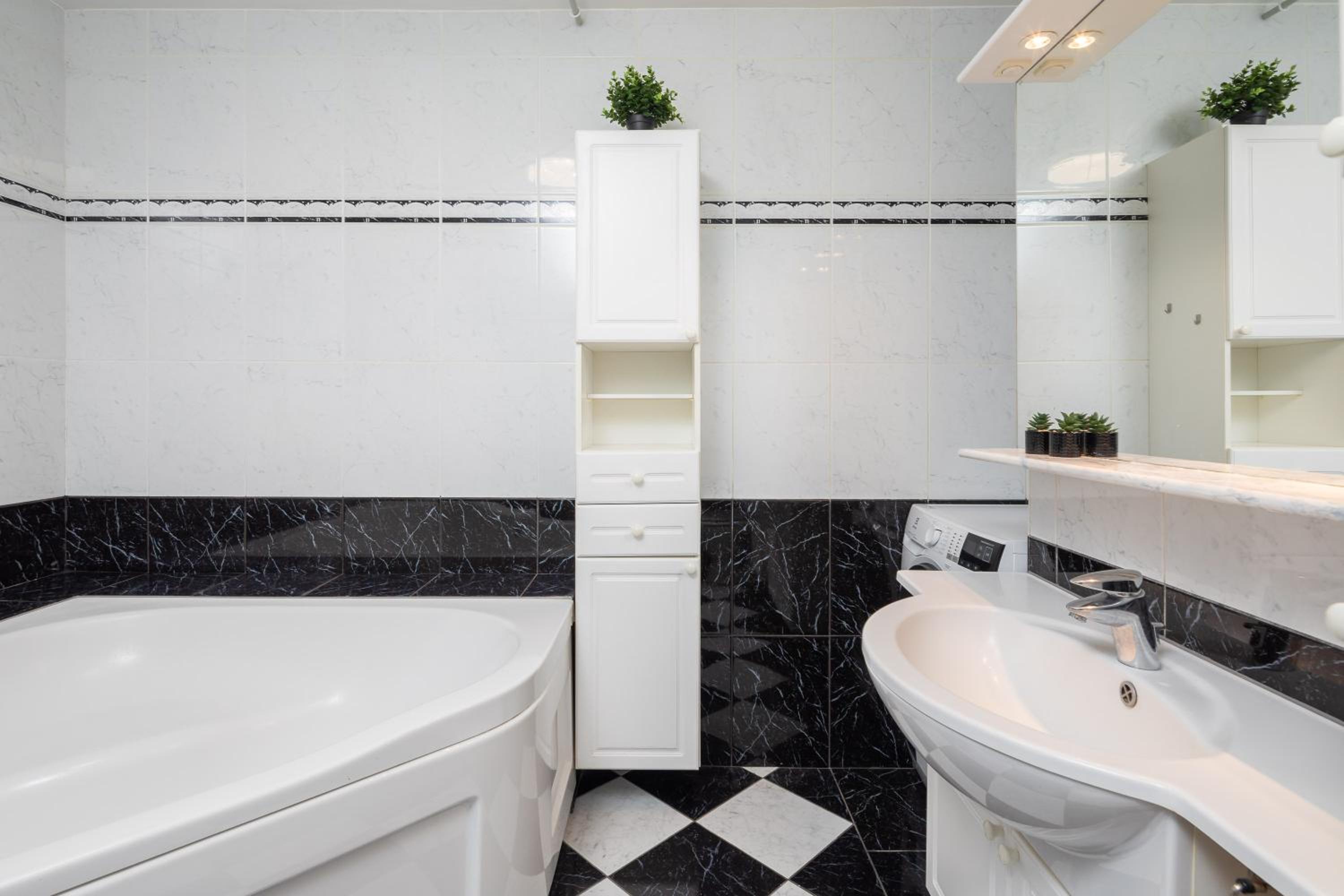 Apollo Apartment