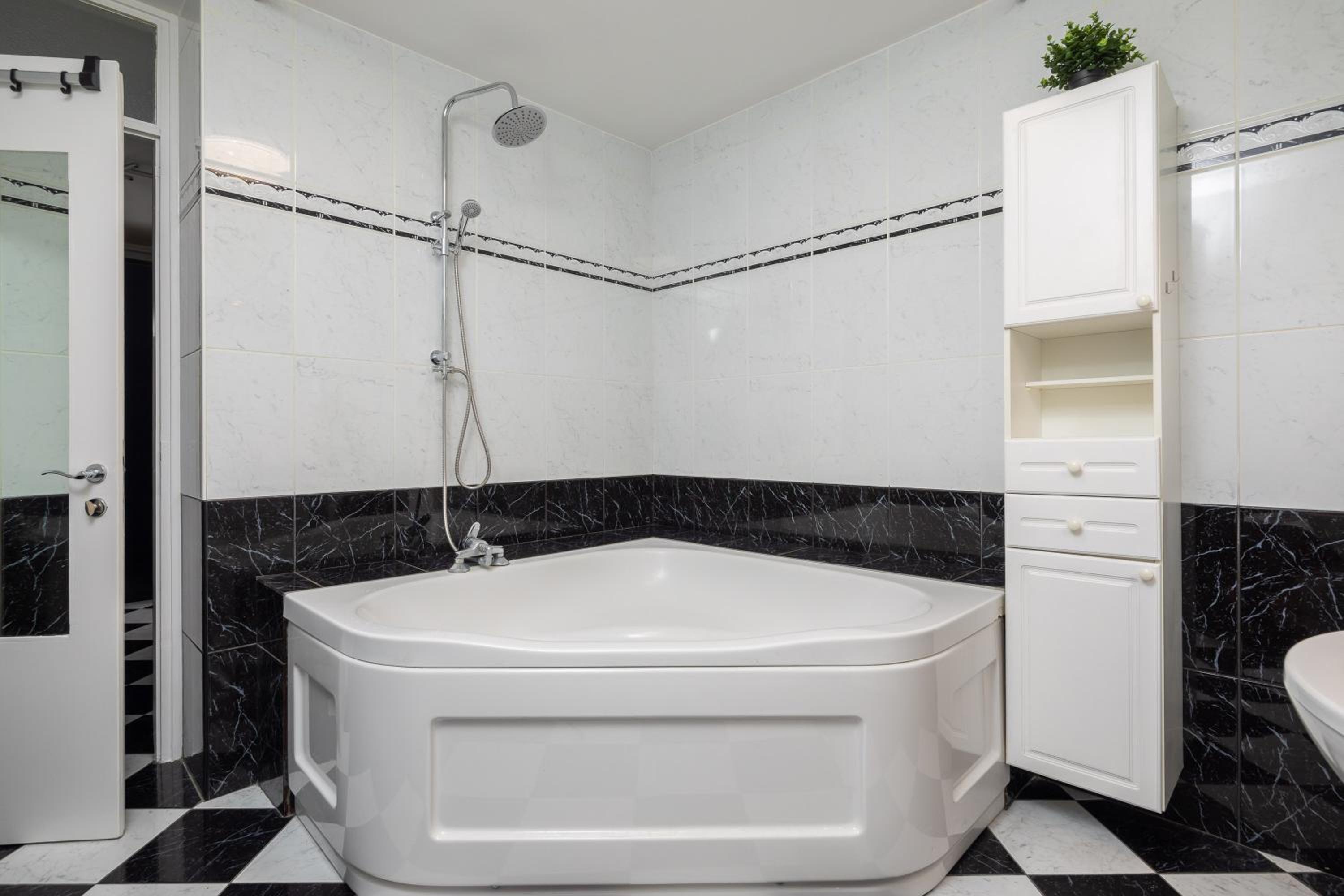 Apollo Apartment