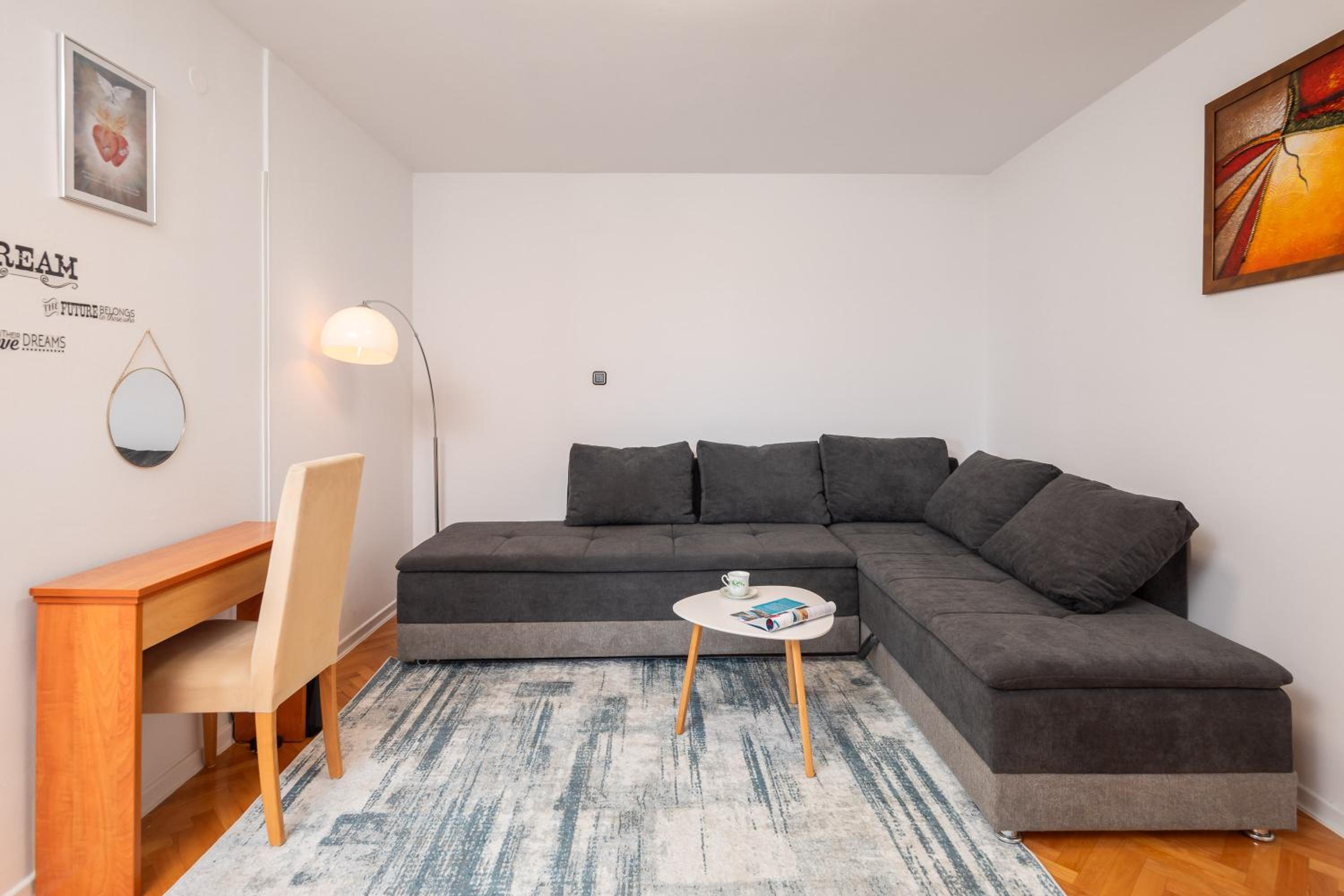 Apollo Apartment