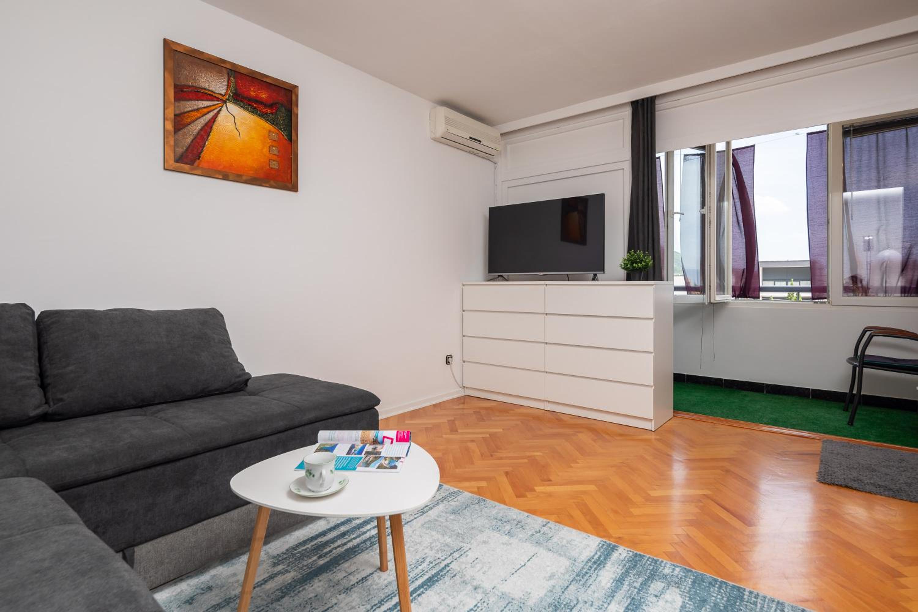 Apollo Apartment