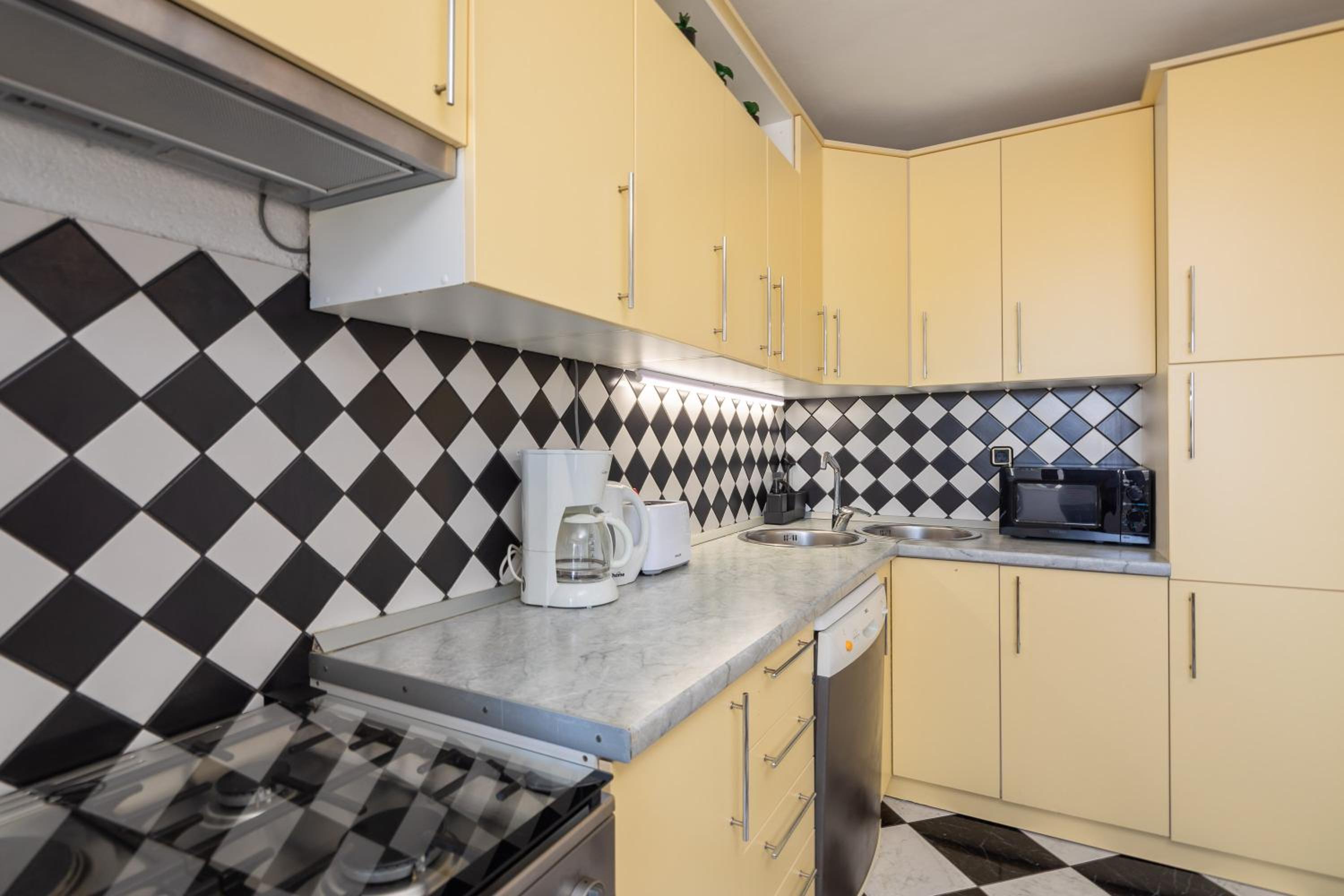 Apollo Apartment