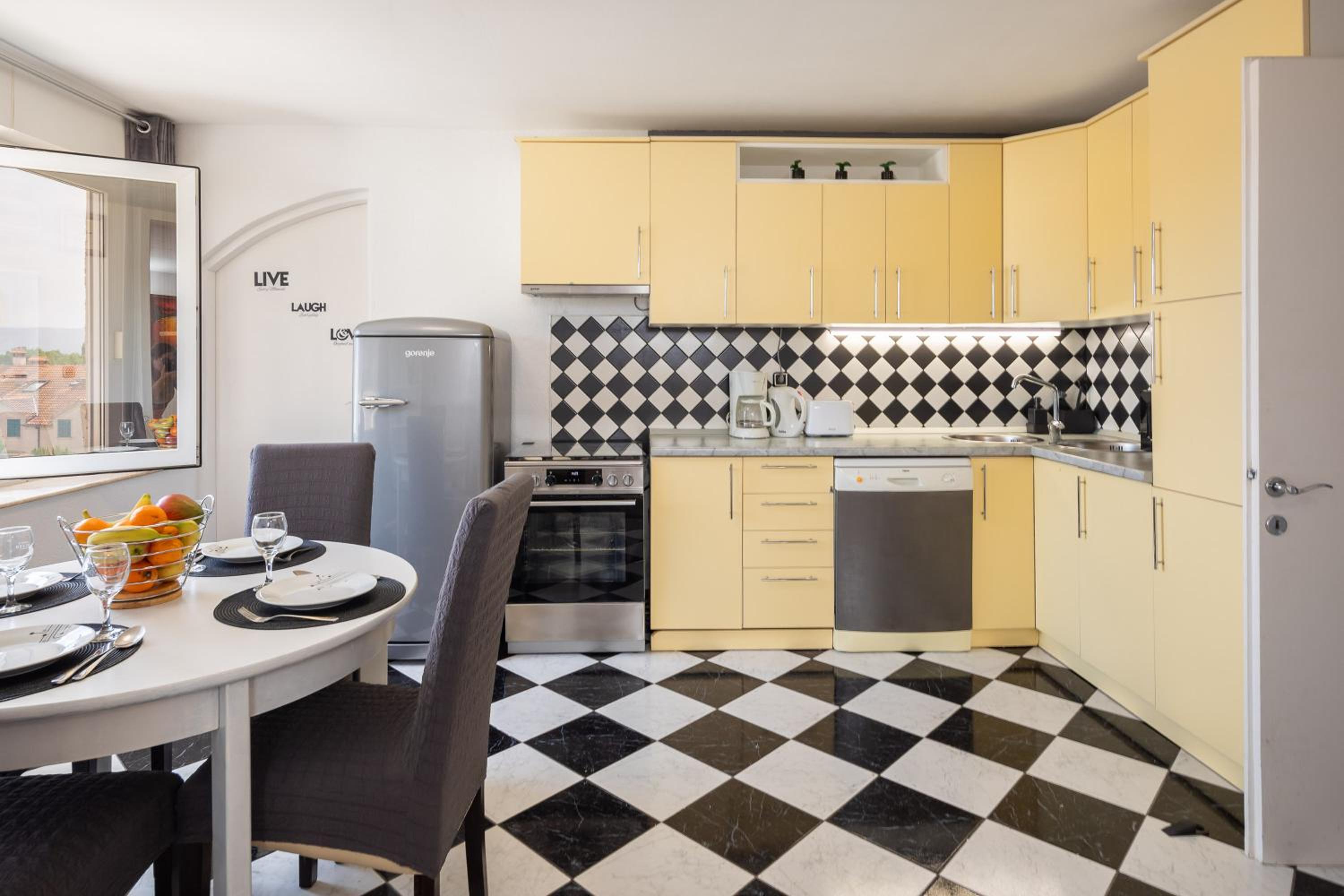 Apollo Apartment