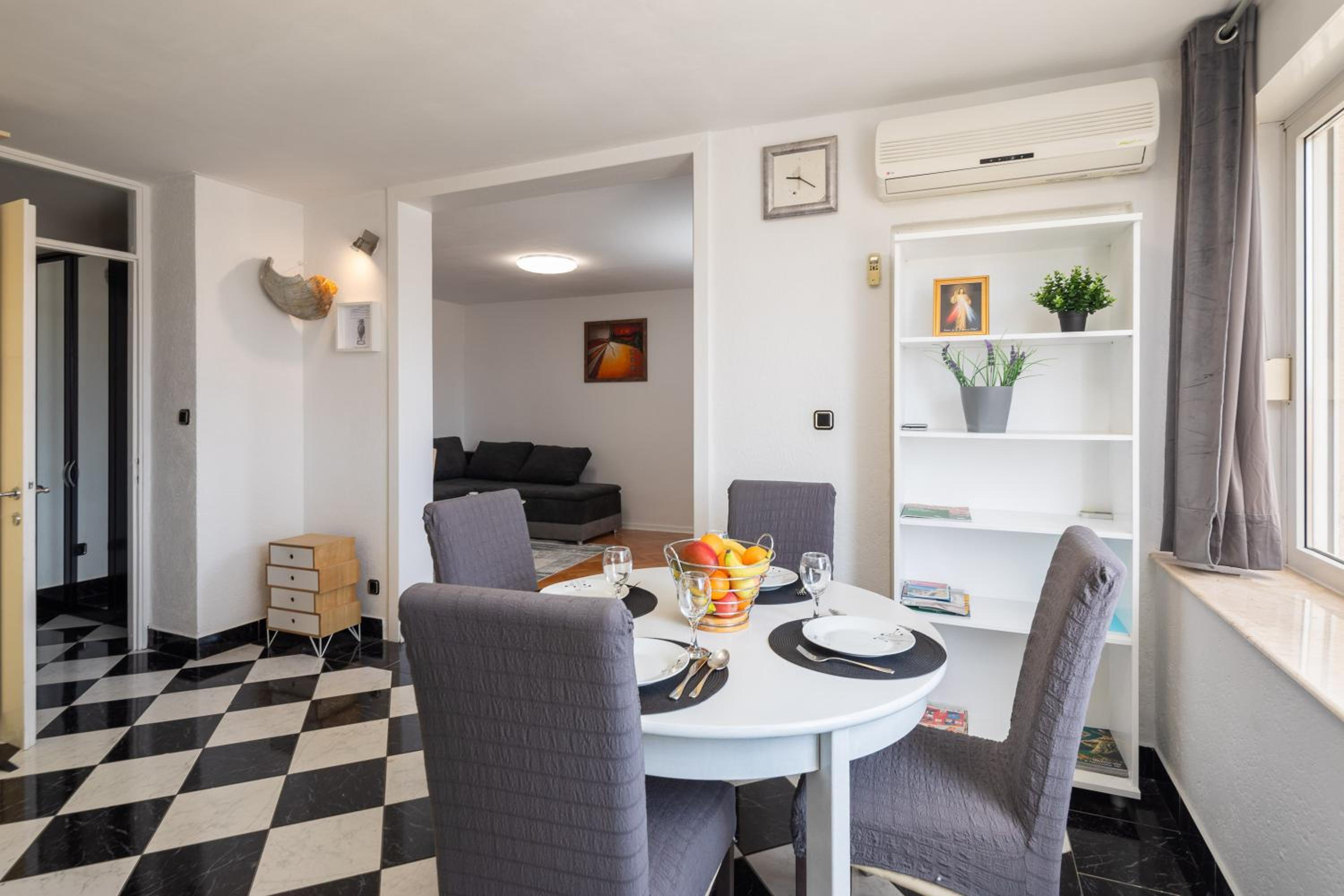 Apollo Apartment