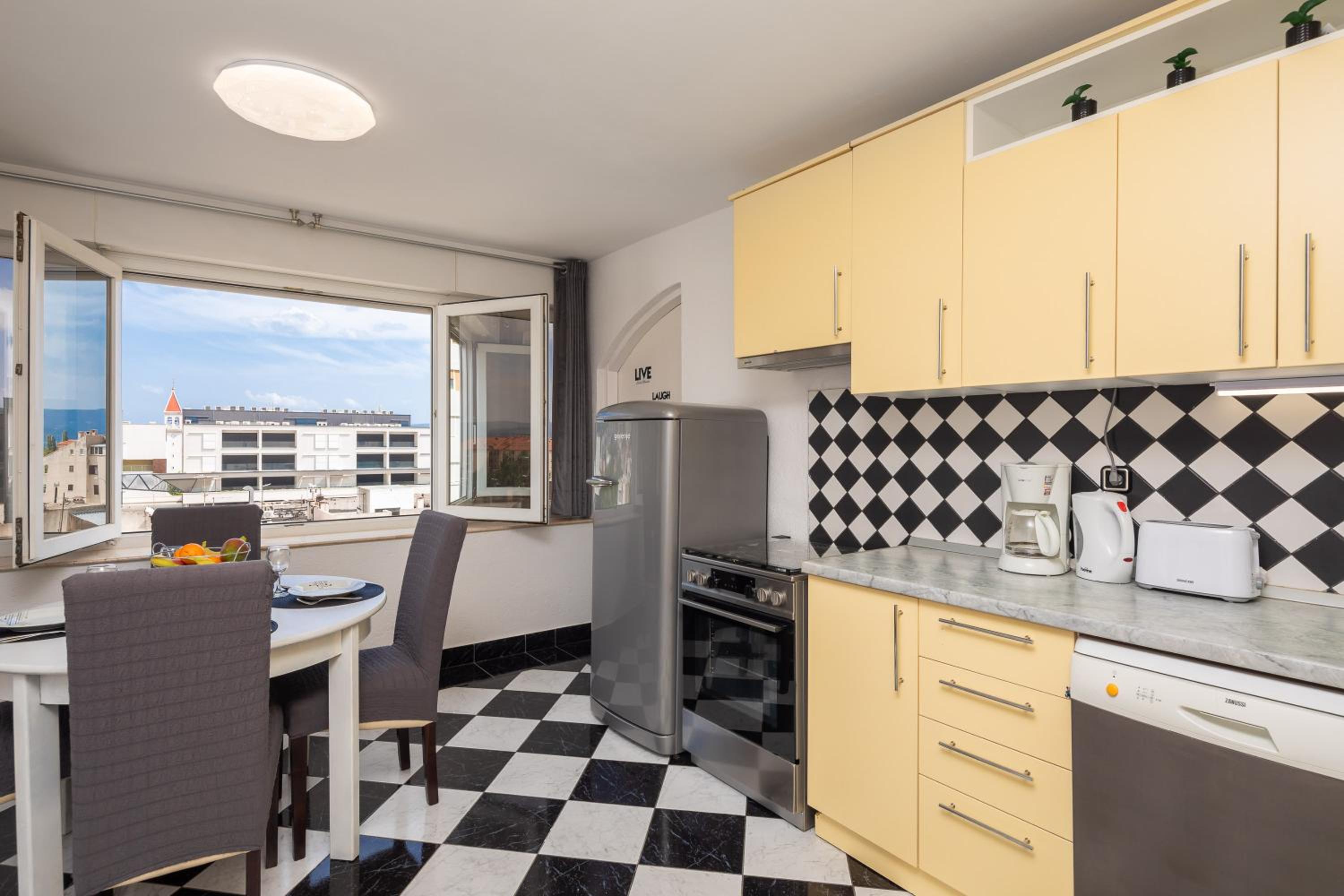 Apollo Apartment