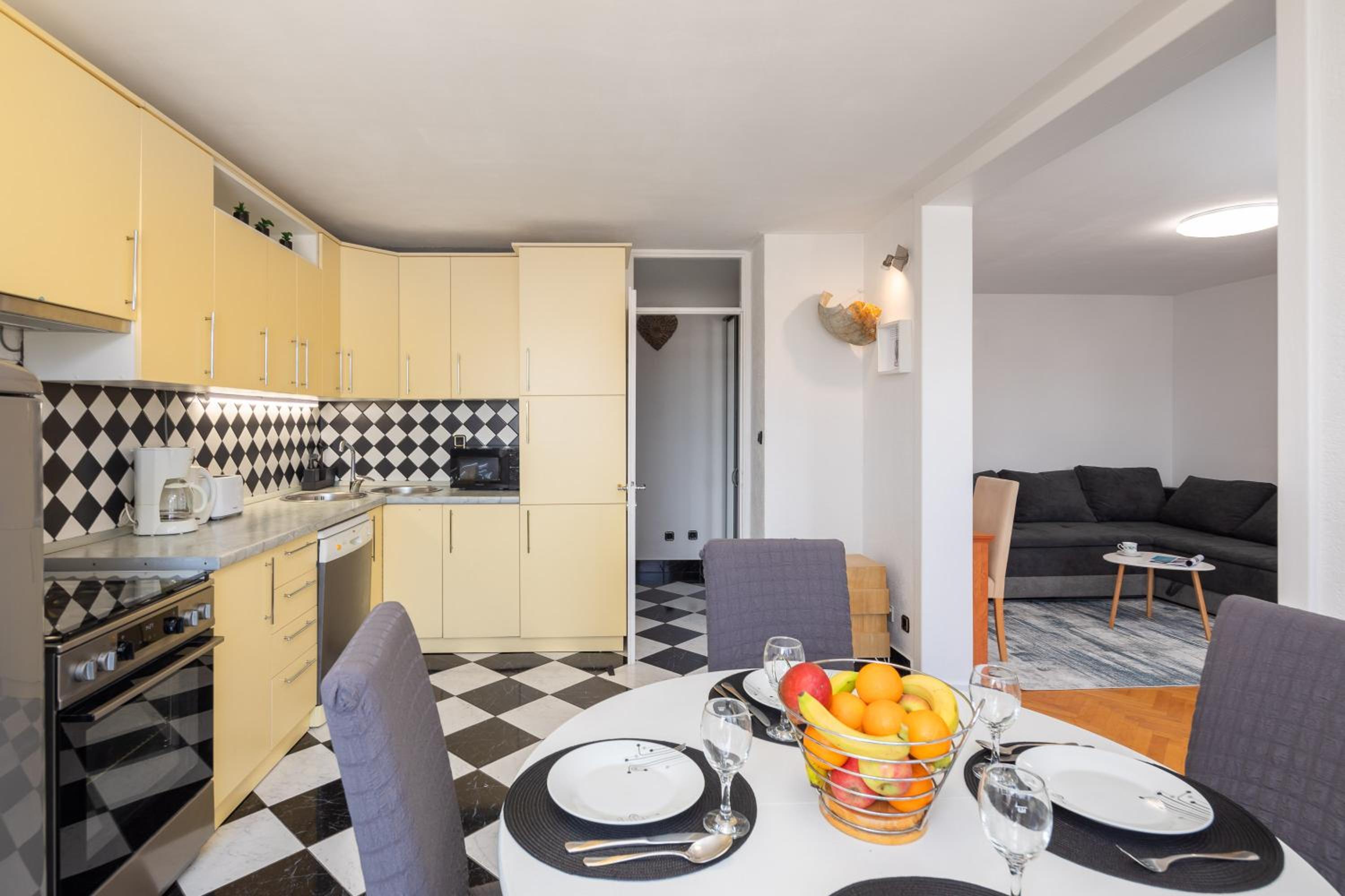 Apollo Apartment